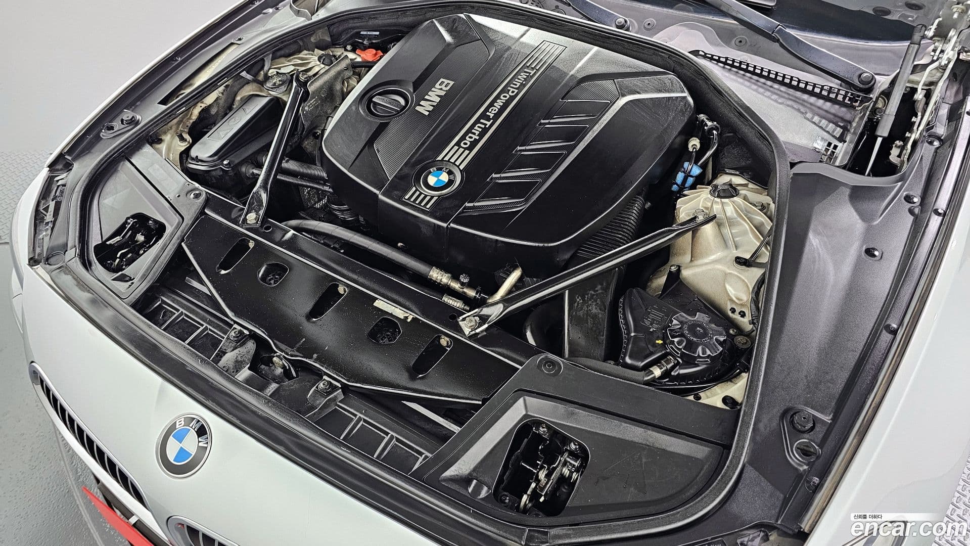 Main__Slider__Photo:5-Series BMW 2012.9-5