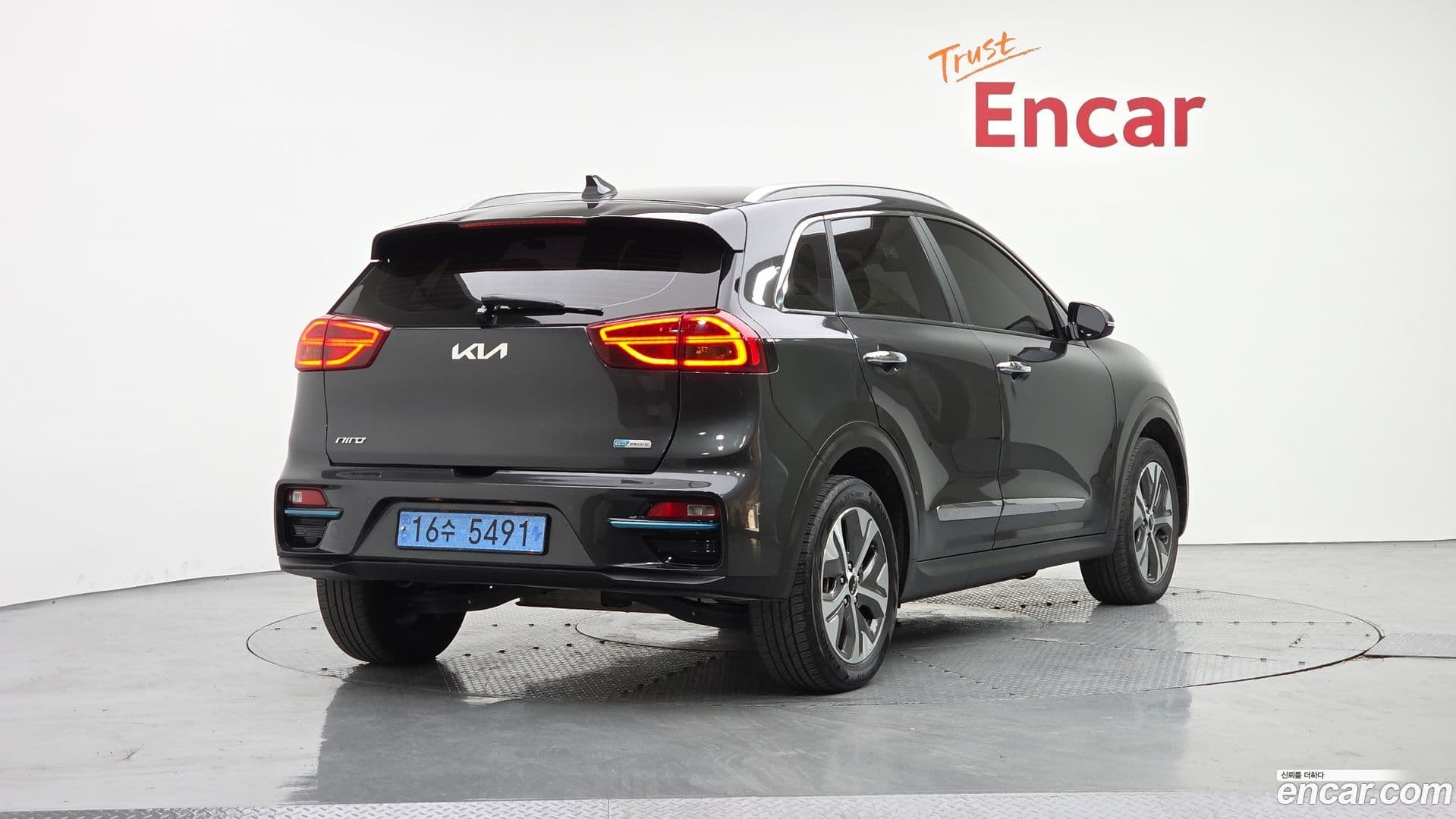 Main__Slider__Photo:Niro Kia 2021.10-3