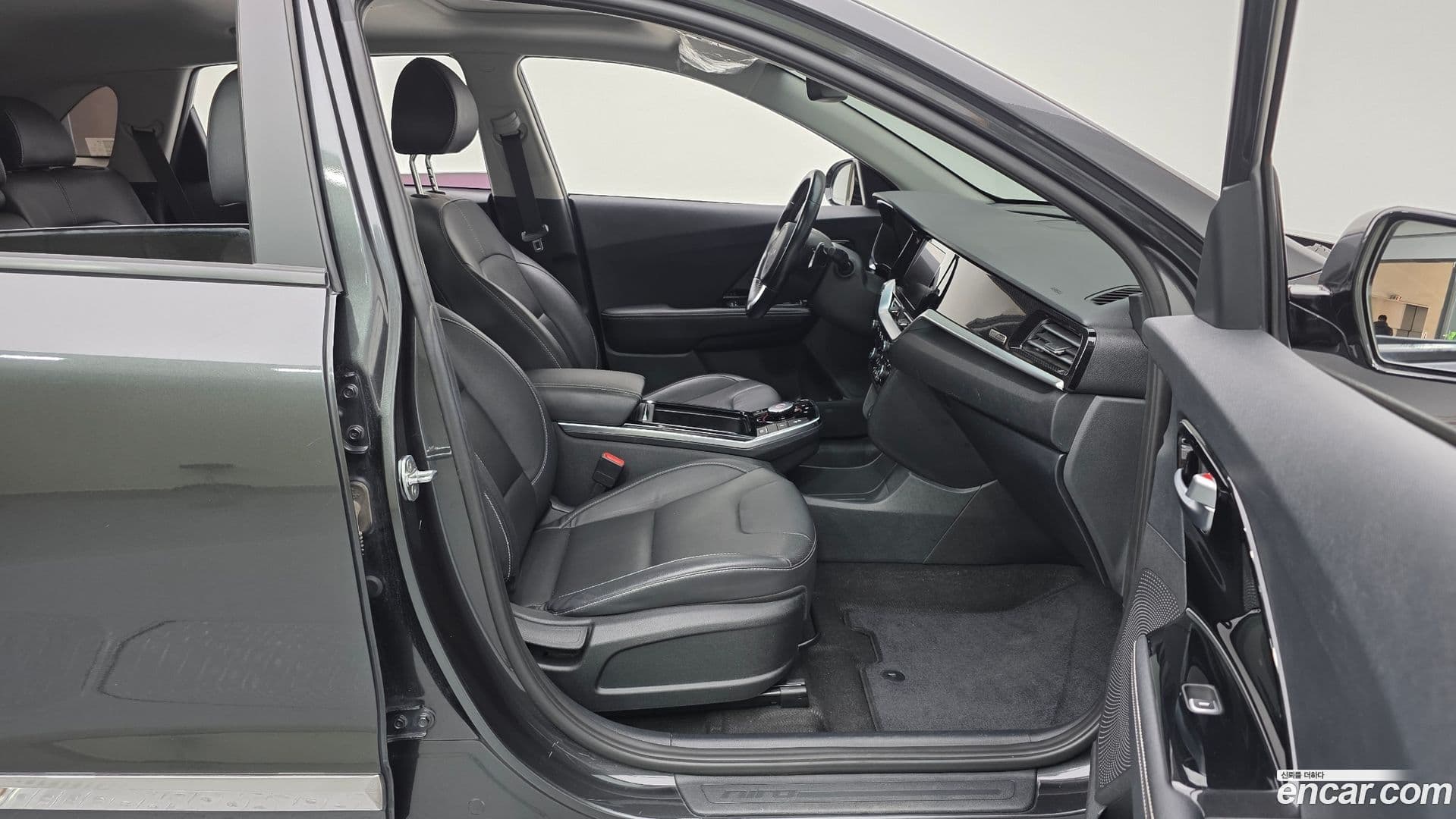 Main__Slider__Photo:Niro Kia 2021.10-10