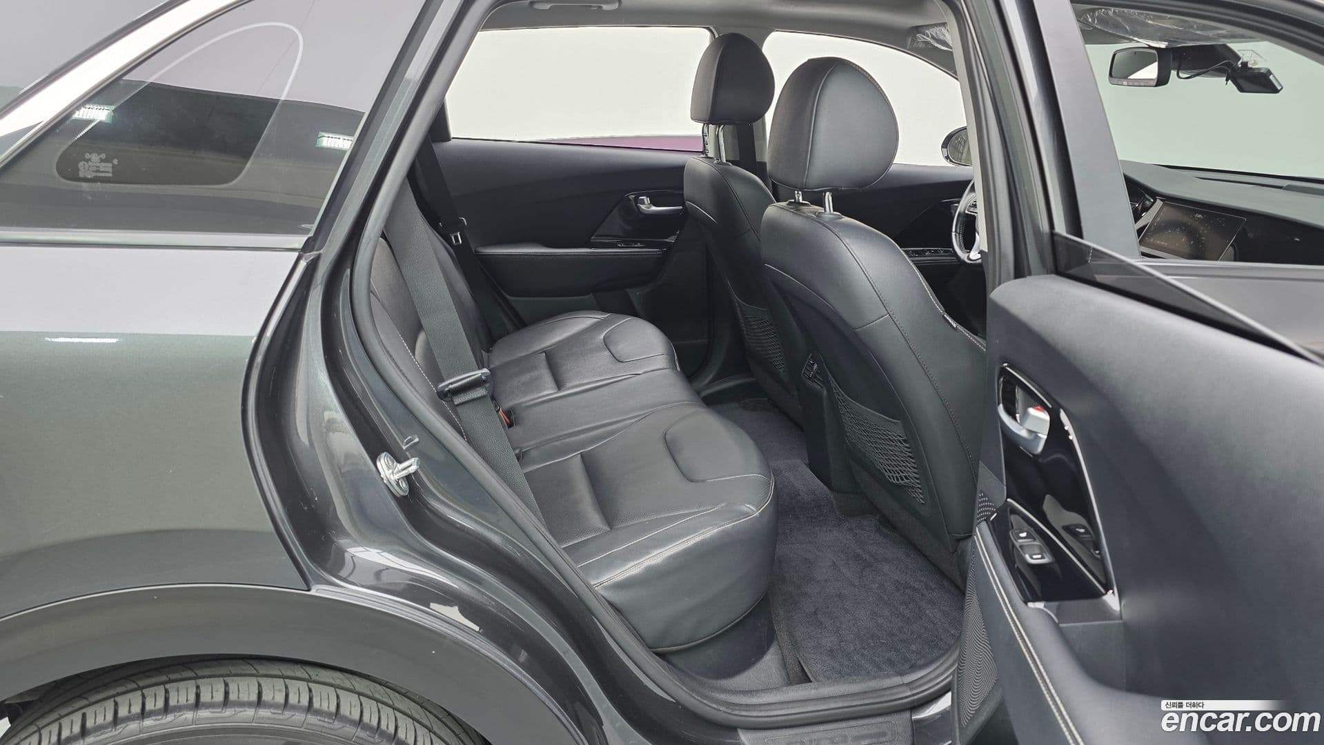 Main__Slider__Photo:Niro Kia 2021.10-11