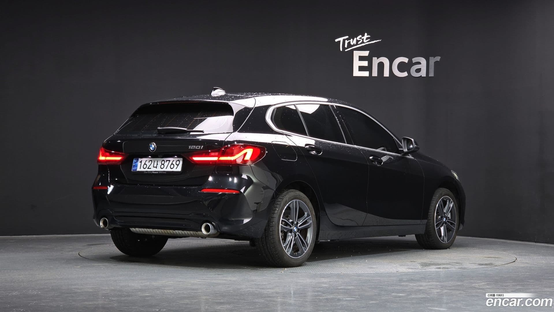 Main__Slider__Photo:1-Series BMW 2024.8-1