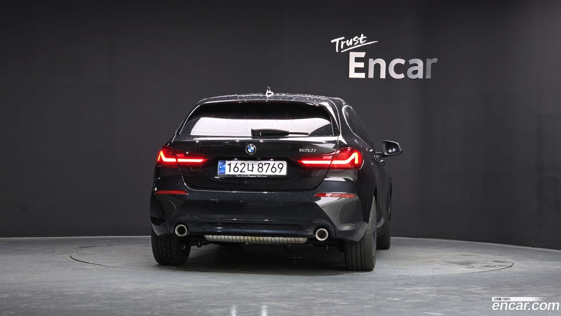 Main__Slider__Photo:1-Series BMW 2024.8-3