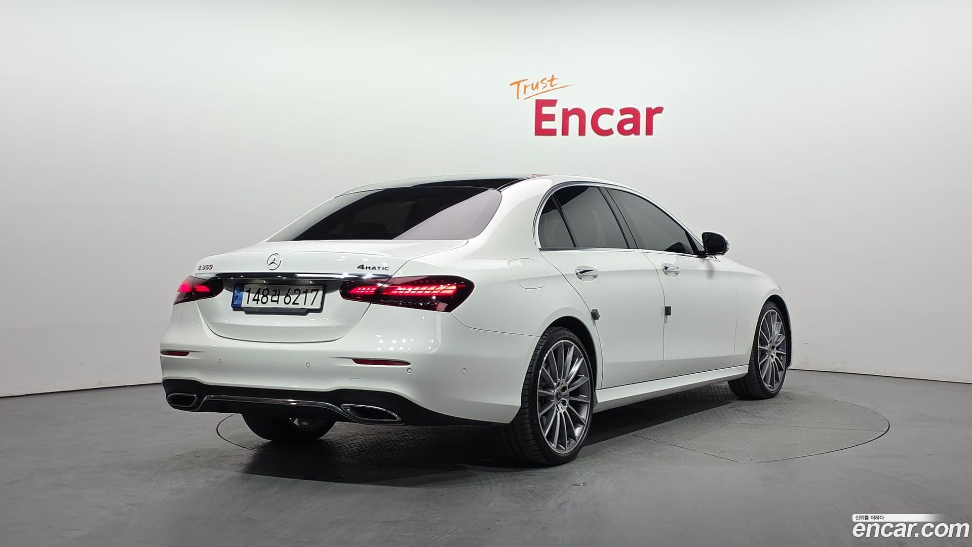 Main__Slider__Photo:E-Class Mercedes-Benz 2022.3-1