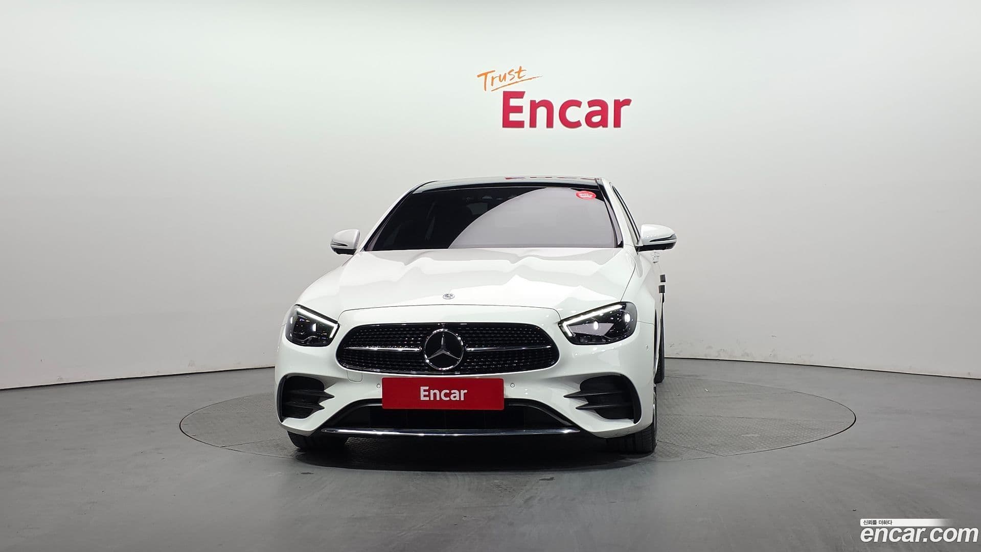 Main__Slider__Photo:E-Class Mercedes-Benz 2022.3-2