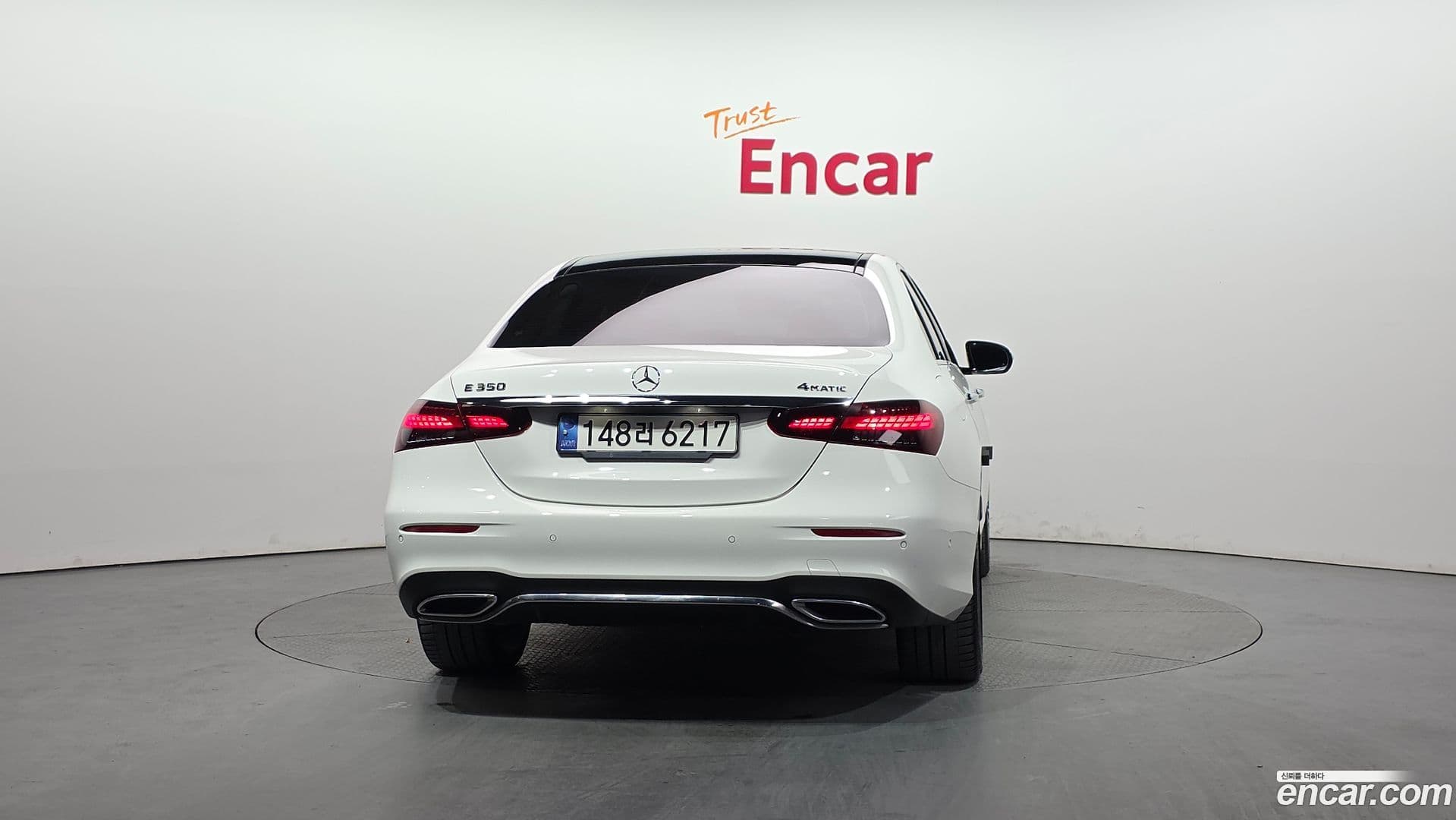 Main__Slider__Photo:E-Class Mercedes-Benz 2022.3-3