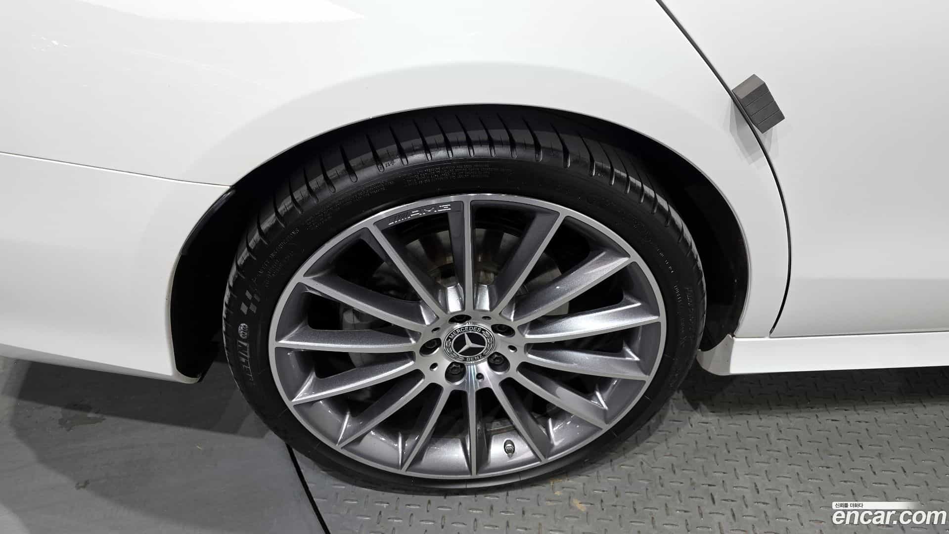 E-Class Mercedes-Benz 2022.3-OUTER-005