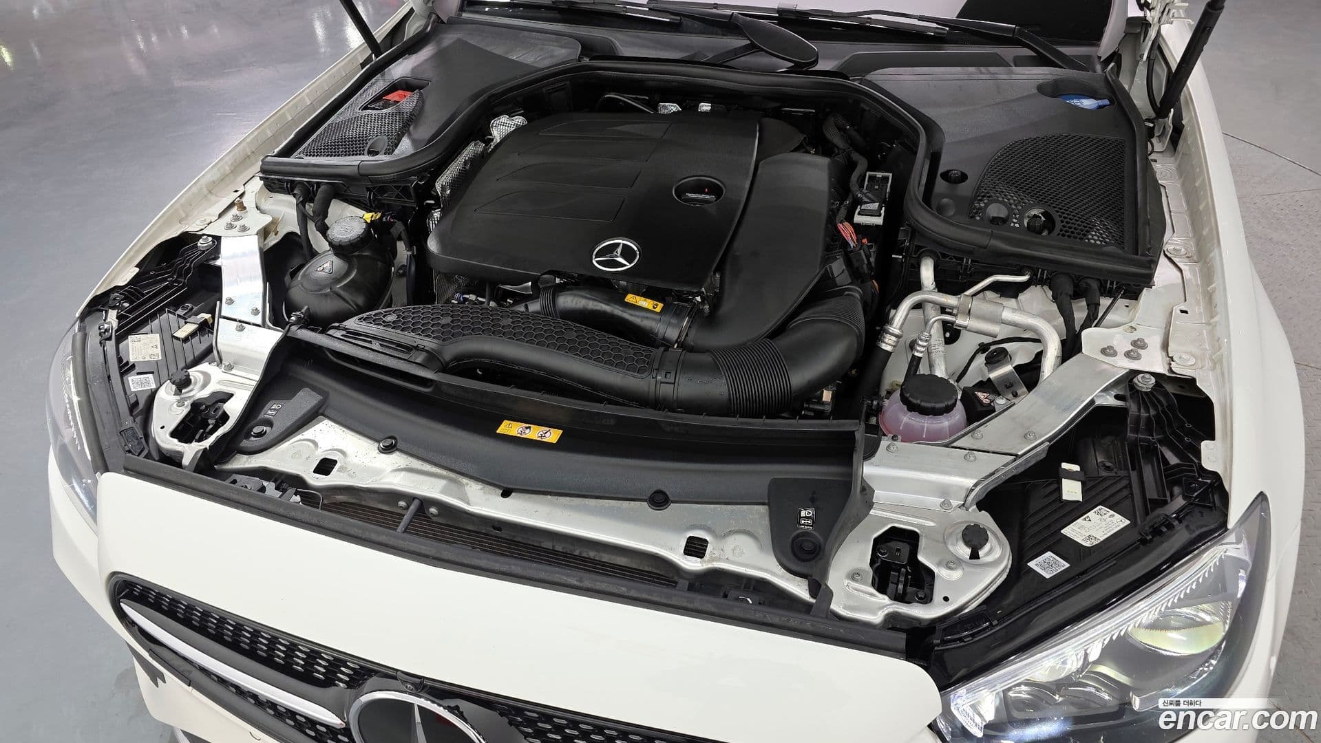 Main__Slider__Photo:E-Class Mercedes-Benz 2022.3-5