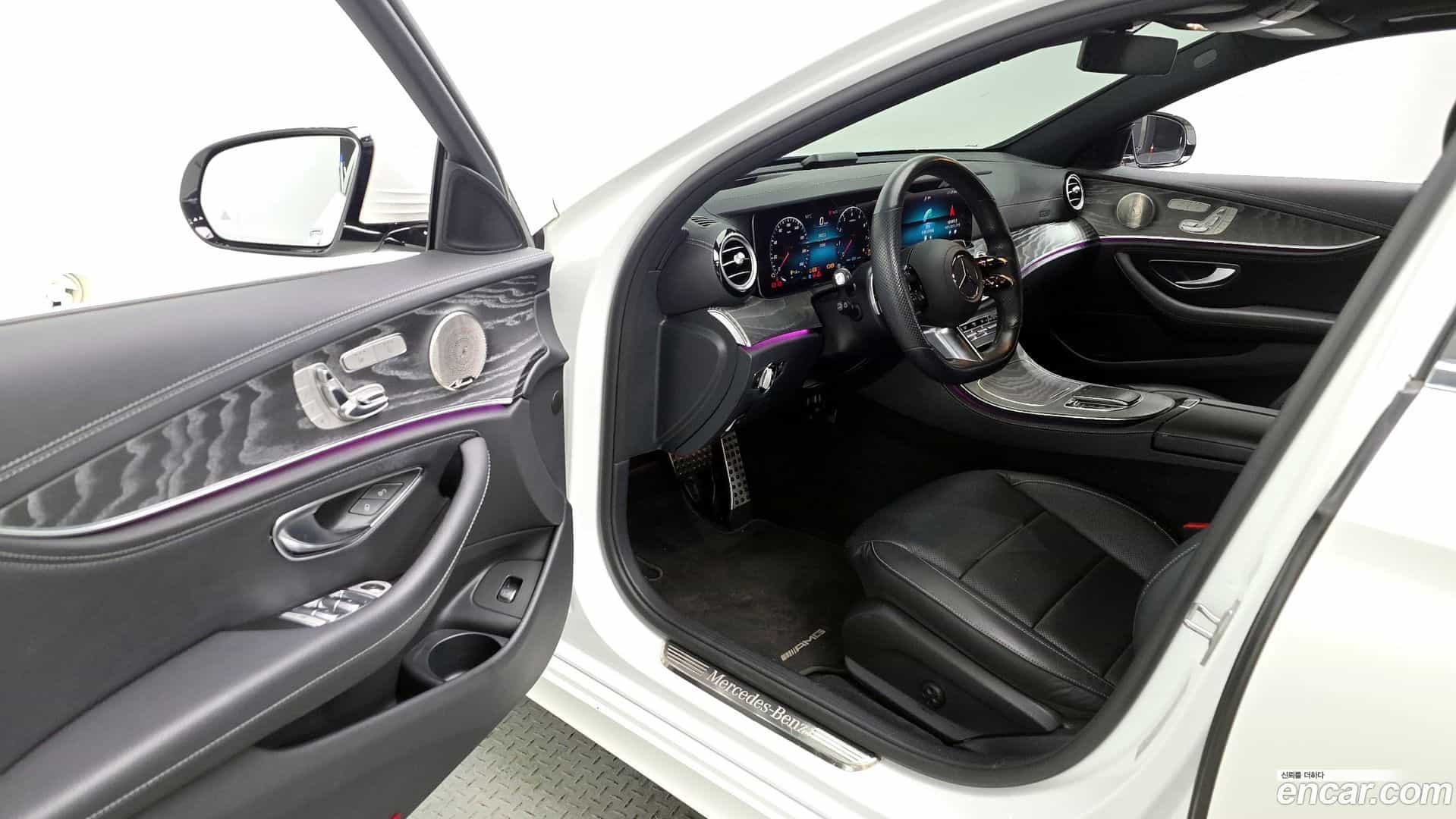 E-Class Mercedes-Benz 2022.3-INNER-010