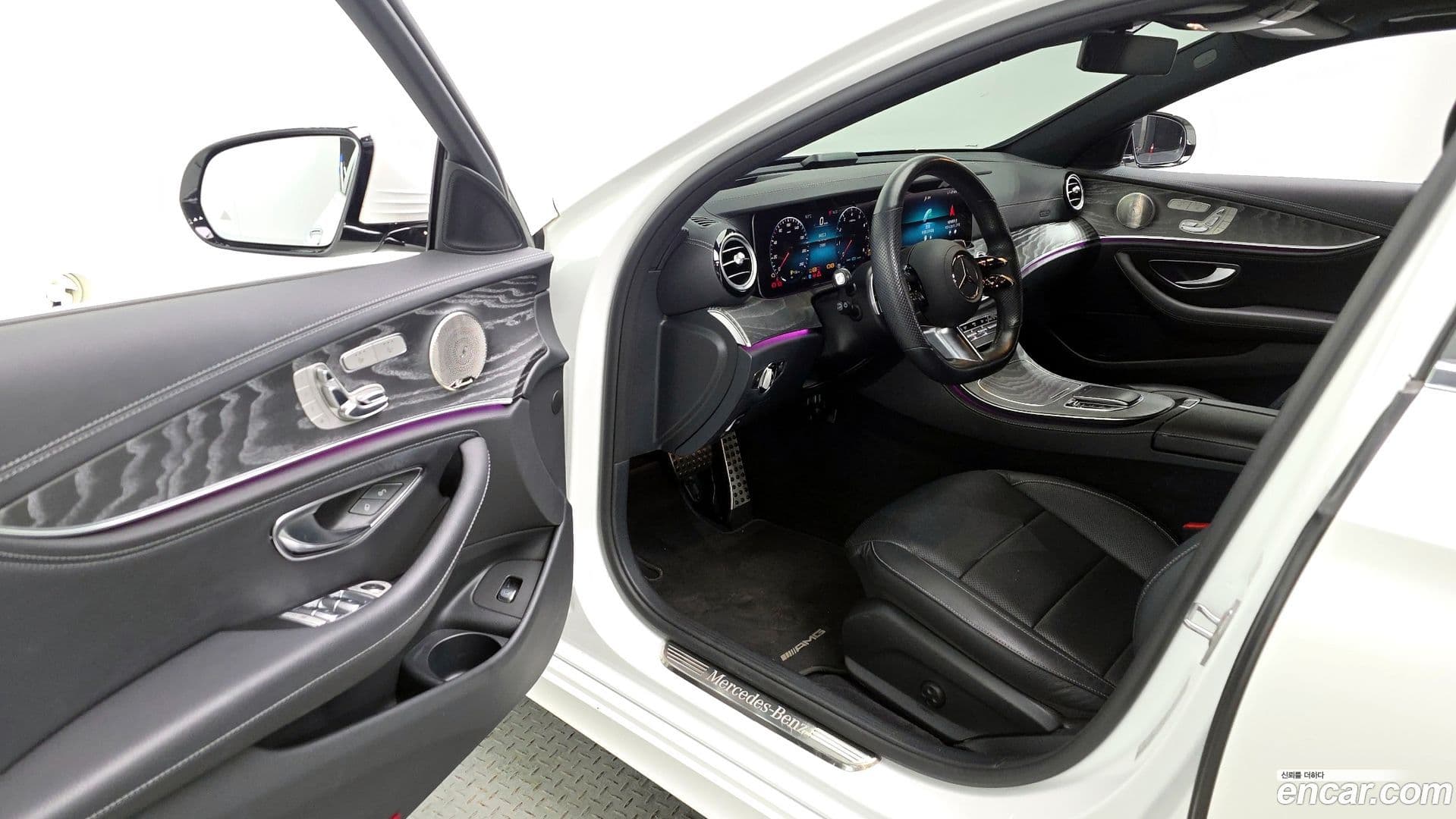 Main__Slider__Photo:E-Class Mercedes-Benz 2022.3-9