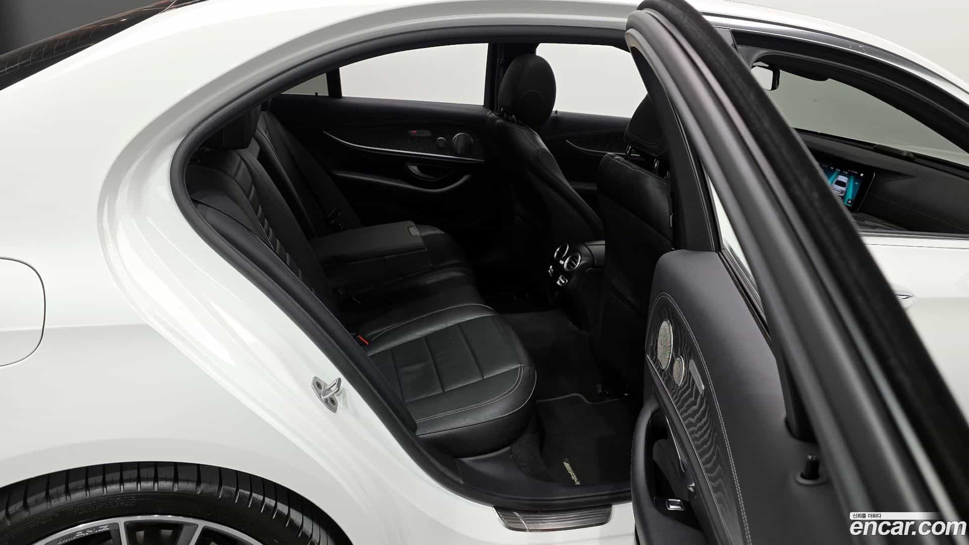 E-Class Mercedes-Benz 2022.3-OPTION-016