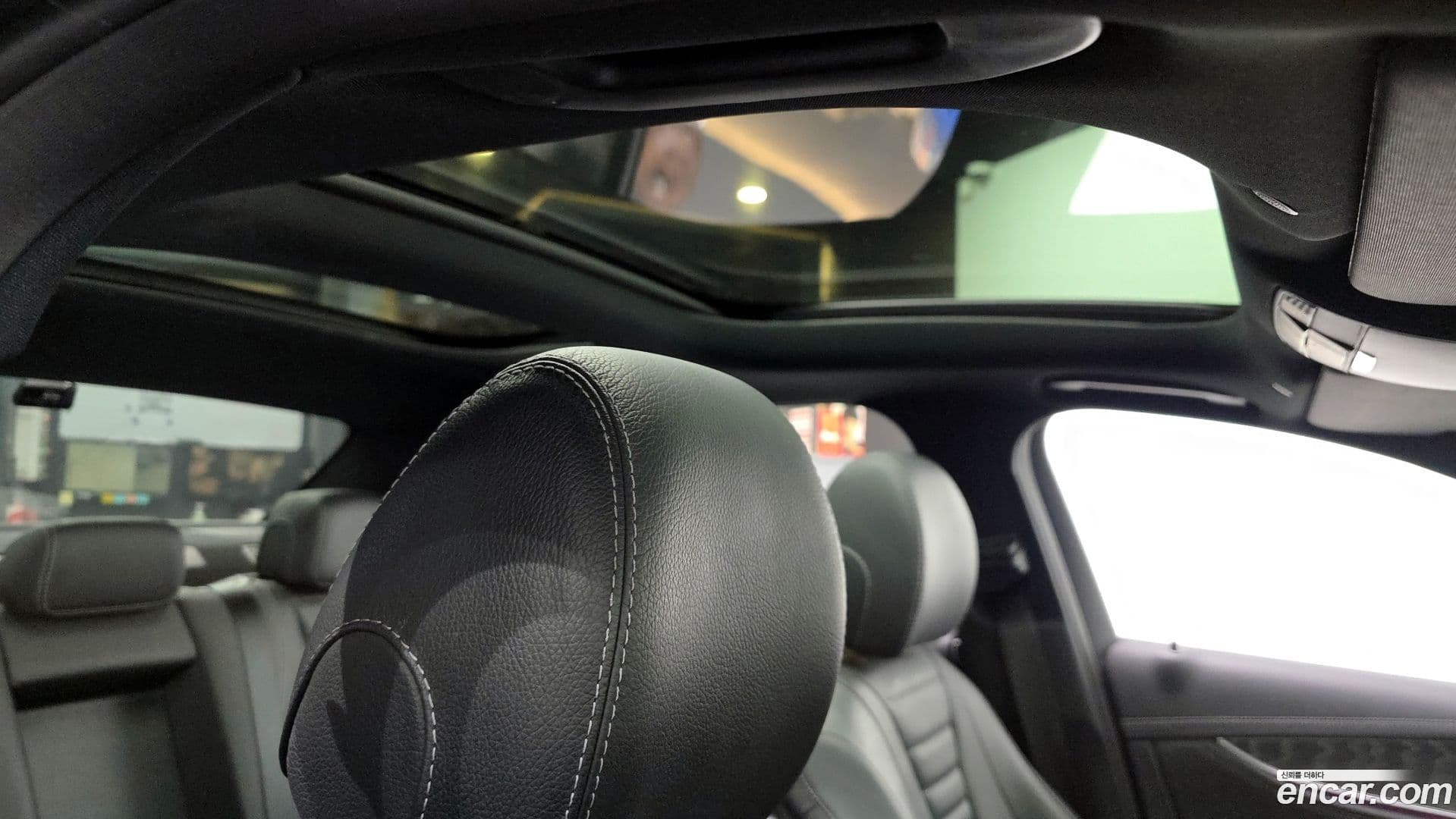 Main__Slider__Photo:E-Class Mercedes-Benz 2022.3-17