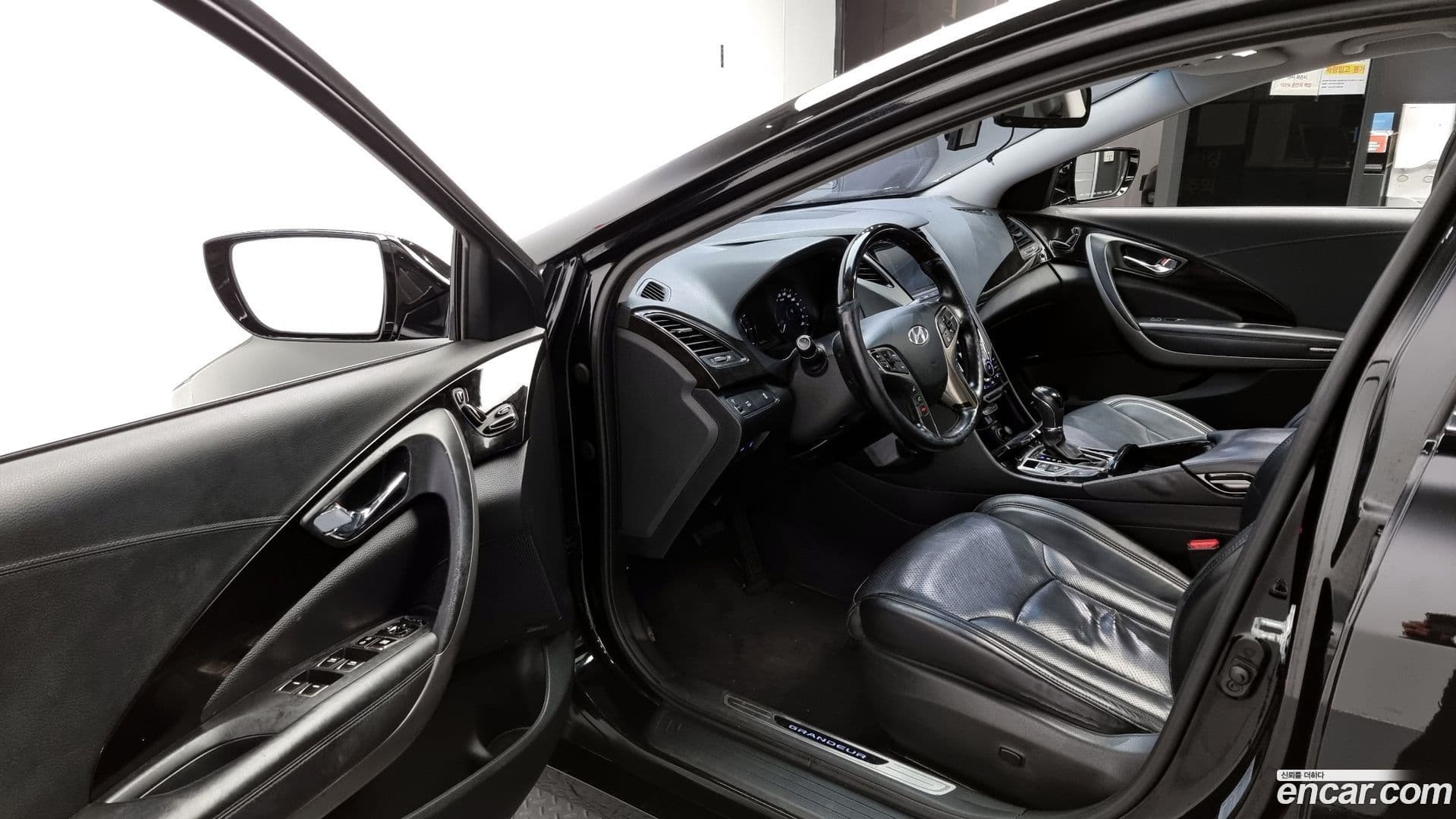 Main__Slider__Photo:Grandeur Hyundai 2011.3-9