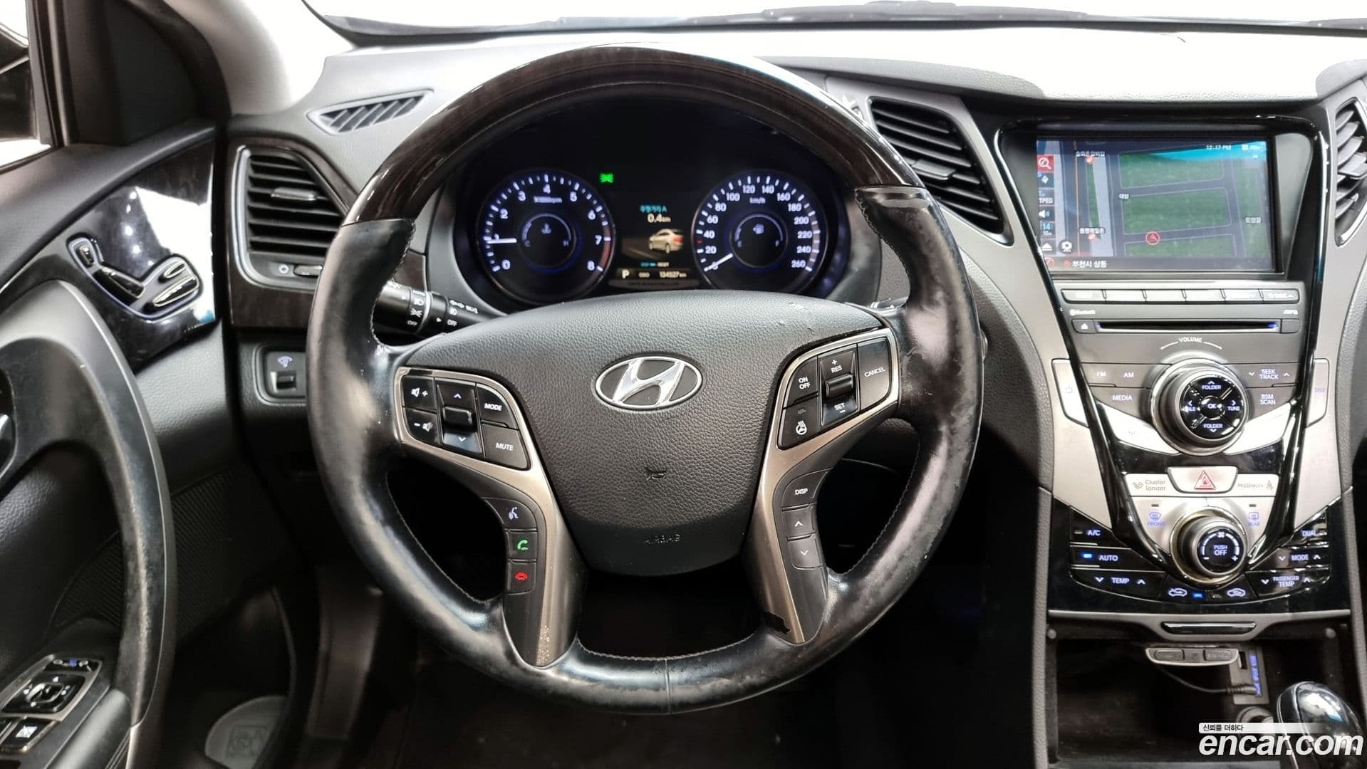 Main__Slider__Photo:Grandeur Hyundai 2011.3-12