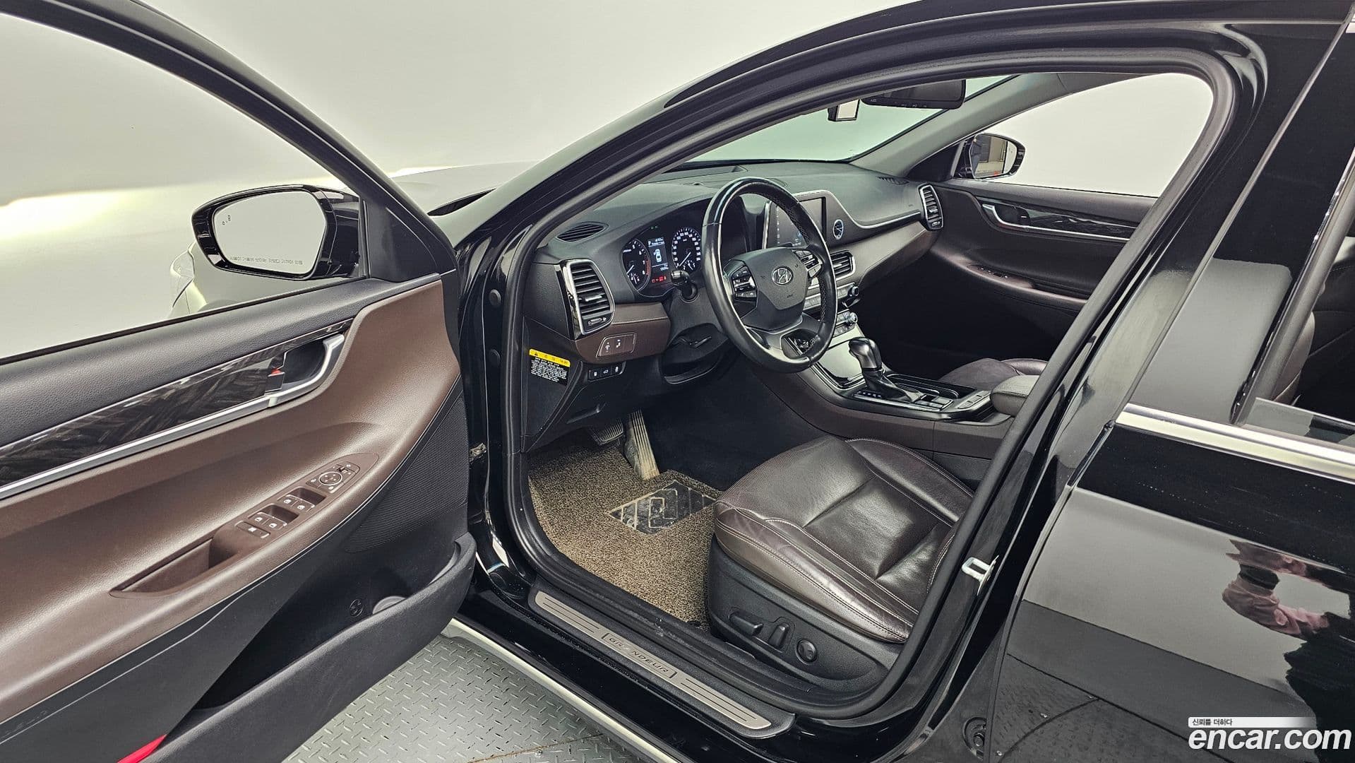 Main__Slider__Photo:Grandeur Hyundai 2017.5-10