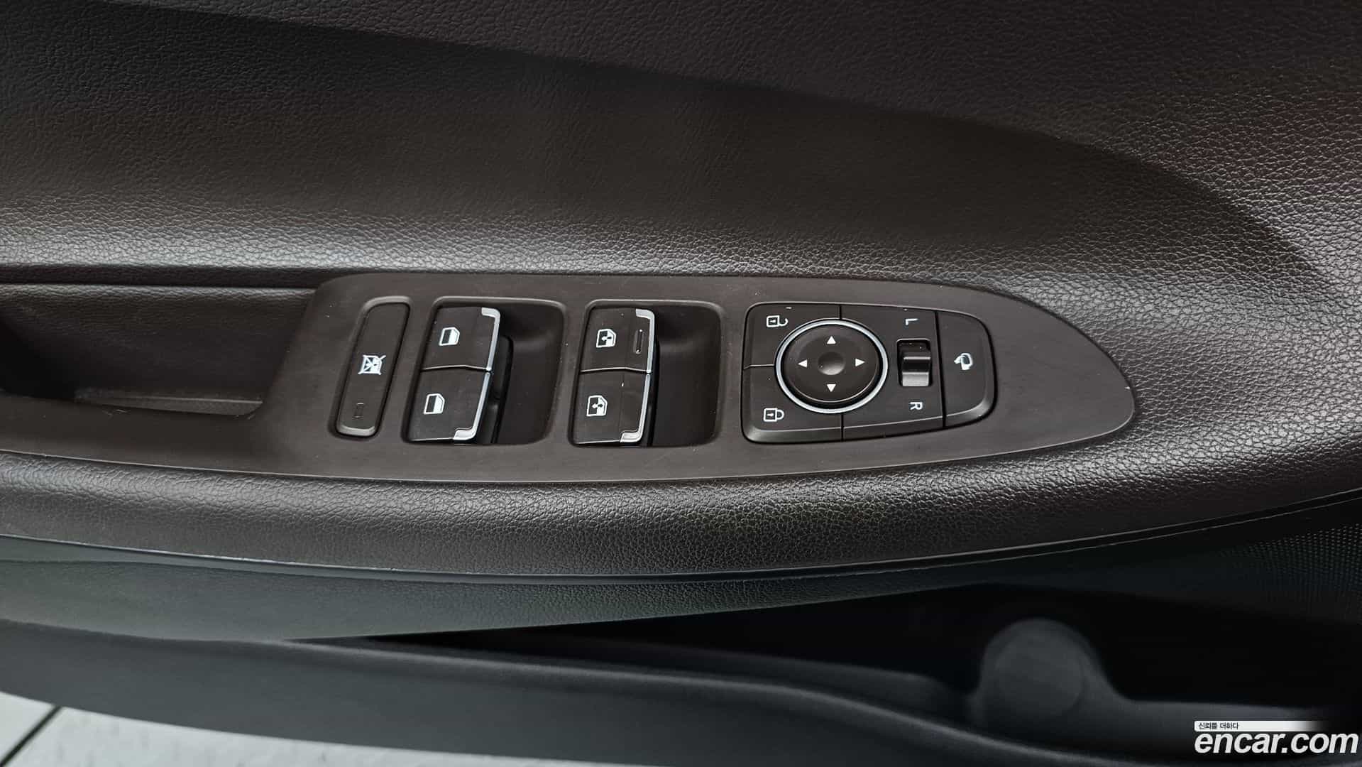 Grandeur Hyundai 2017.5-OPTION-022