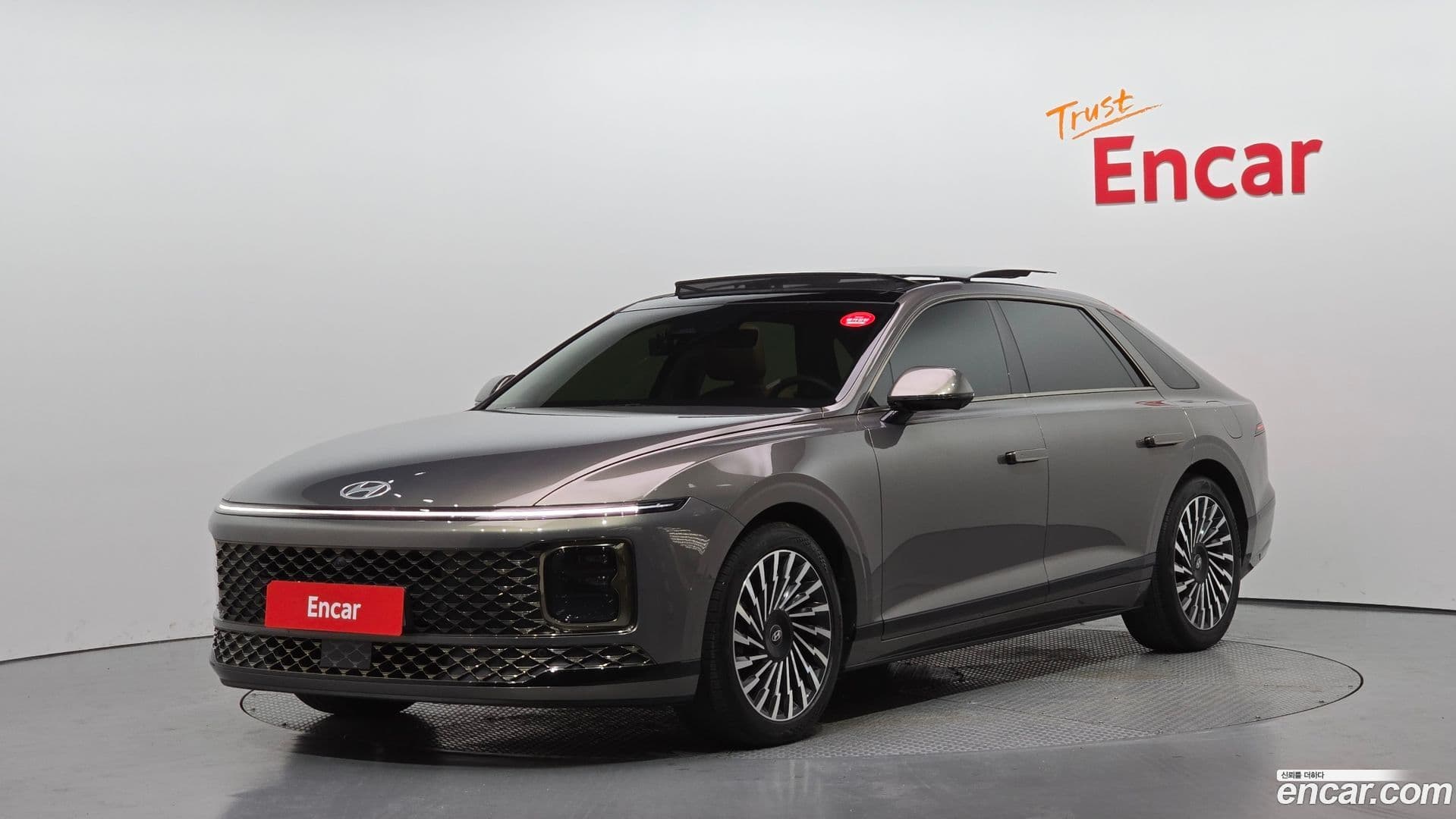 Main__Slider__Photo:Grandeur Hyundai 2023.4-0