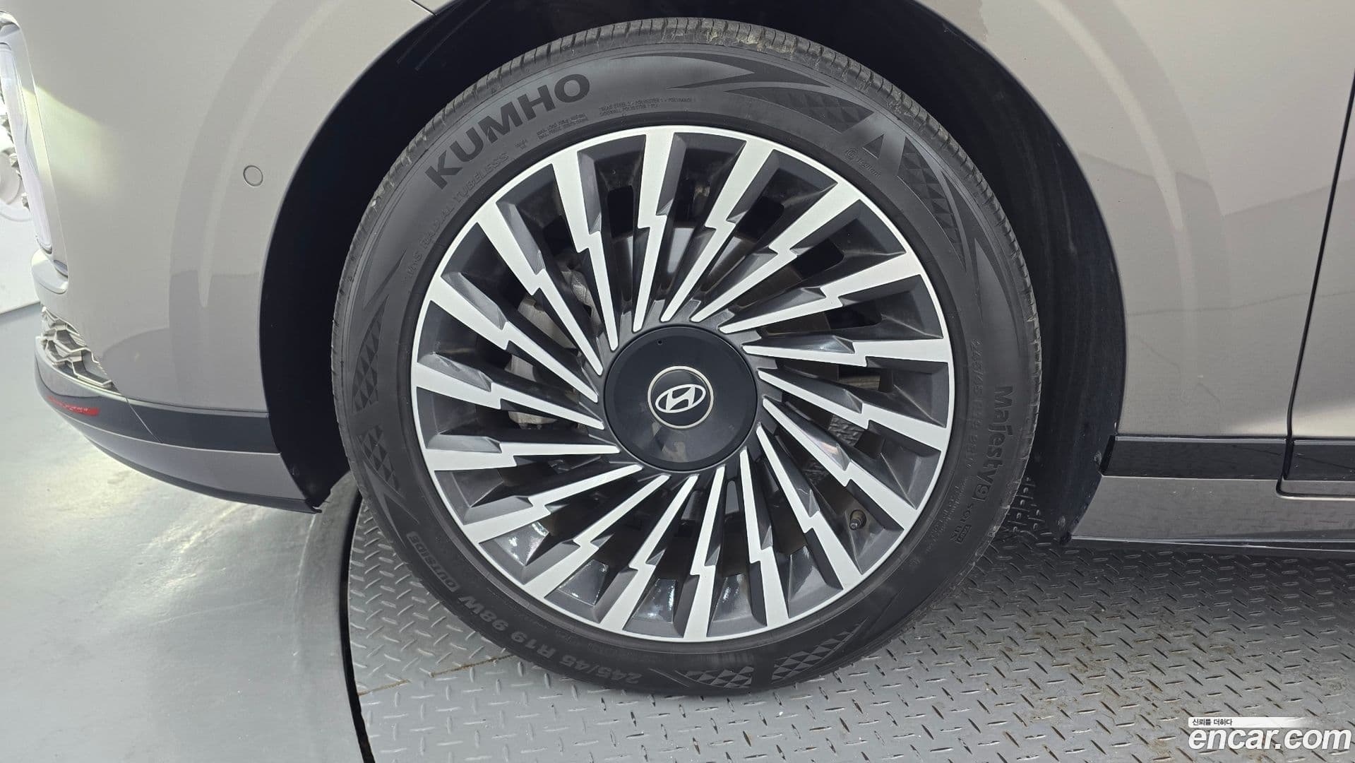 Main__Slider__Photo:Grandeur Hyundai 2023.4-4