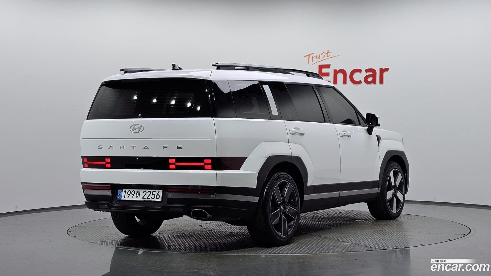 Main__Slider__Photo:Santafe Hyundai 2024.1-1