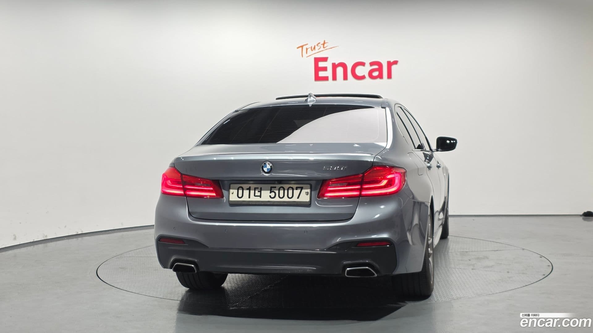 Main__Slider__Photo:5-Series BMW 2017.5-3