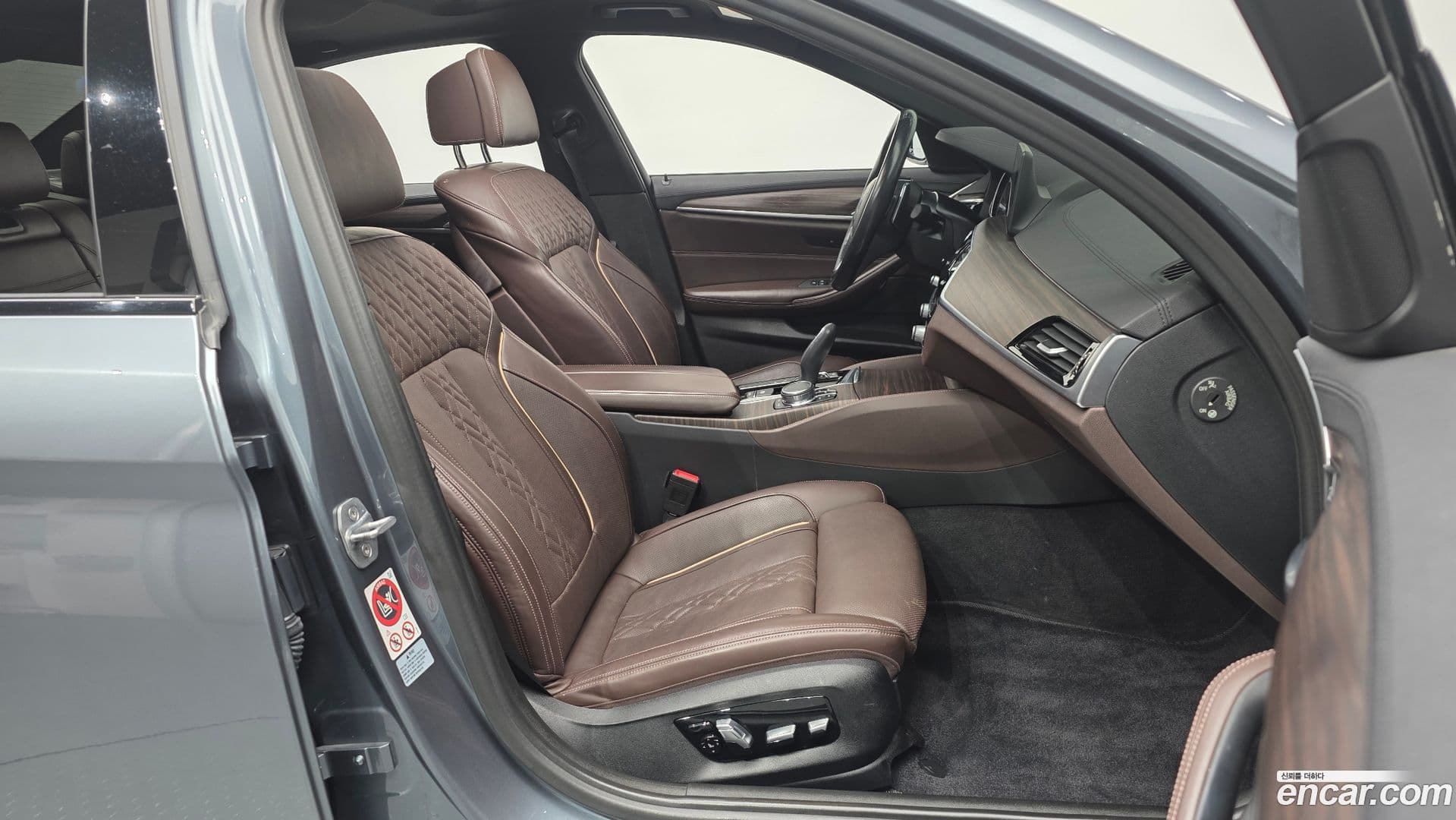 Main__Slider__Photo:5-Series BMW 2017.5-10