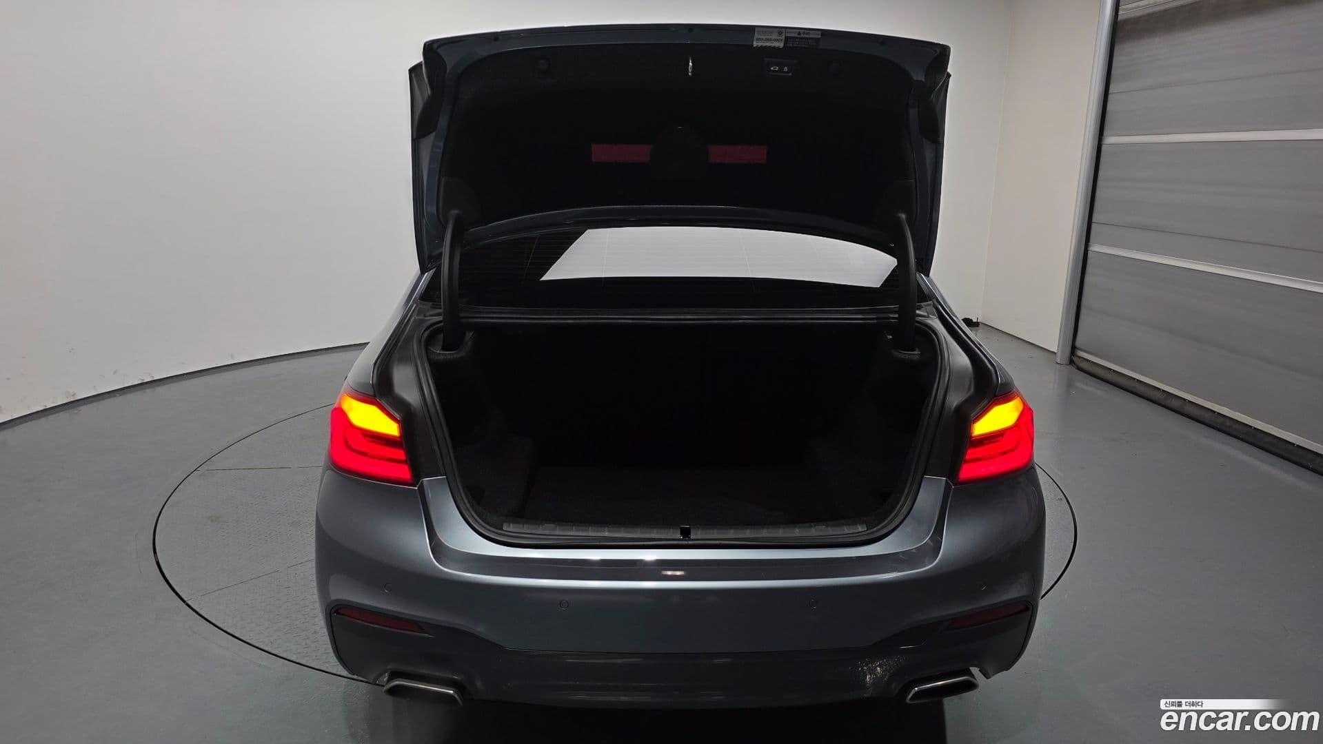 Main__Slider__Photo:5-Series BMW 2017.5-19