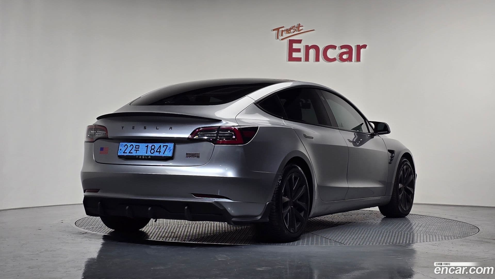 Main__Slider__Photo:Model 3 Tesla 2021.2-1