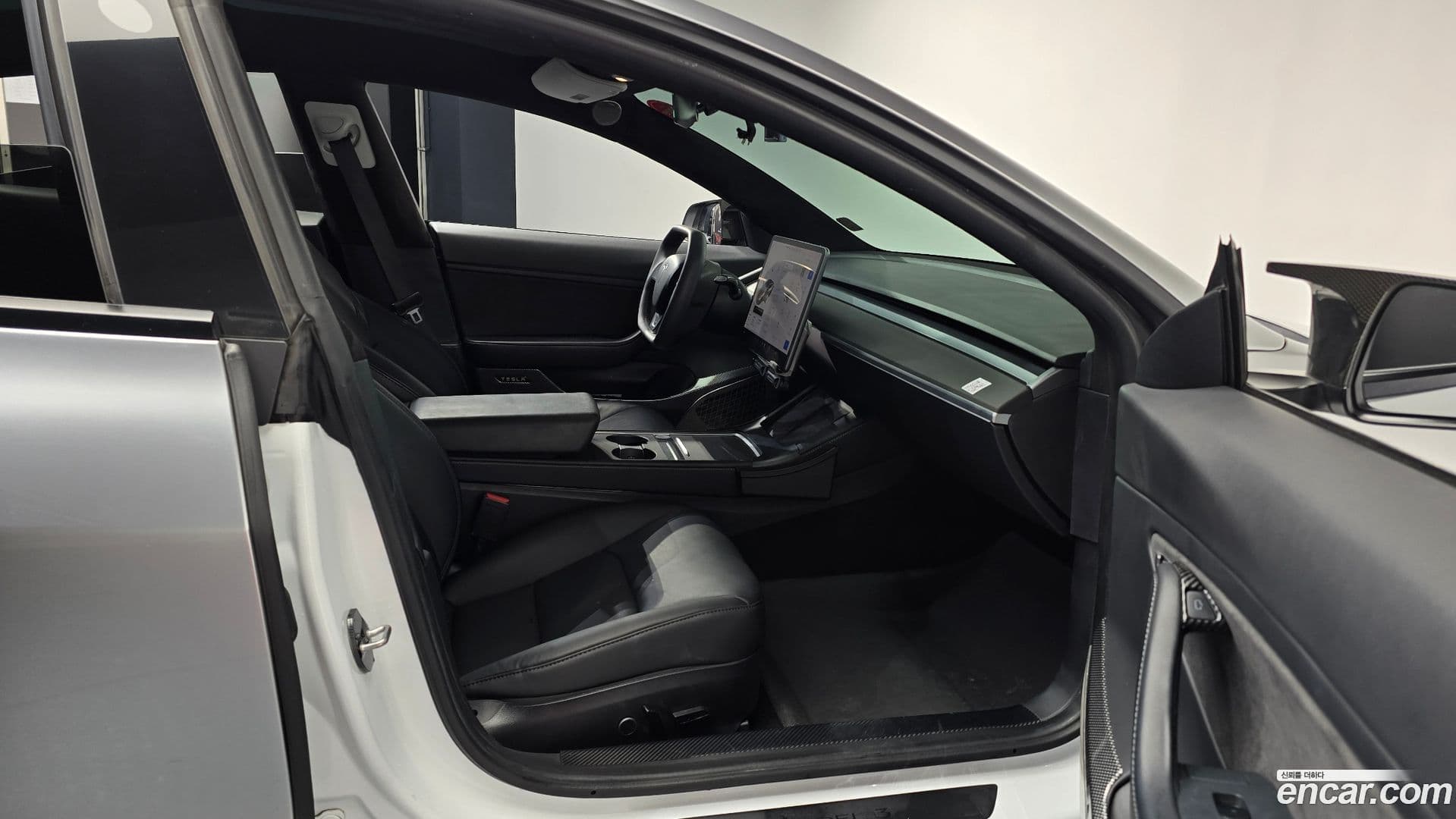 Main__Slider__Photo:Model 3 Tesla 2021.2-10