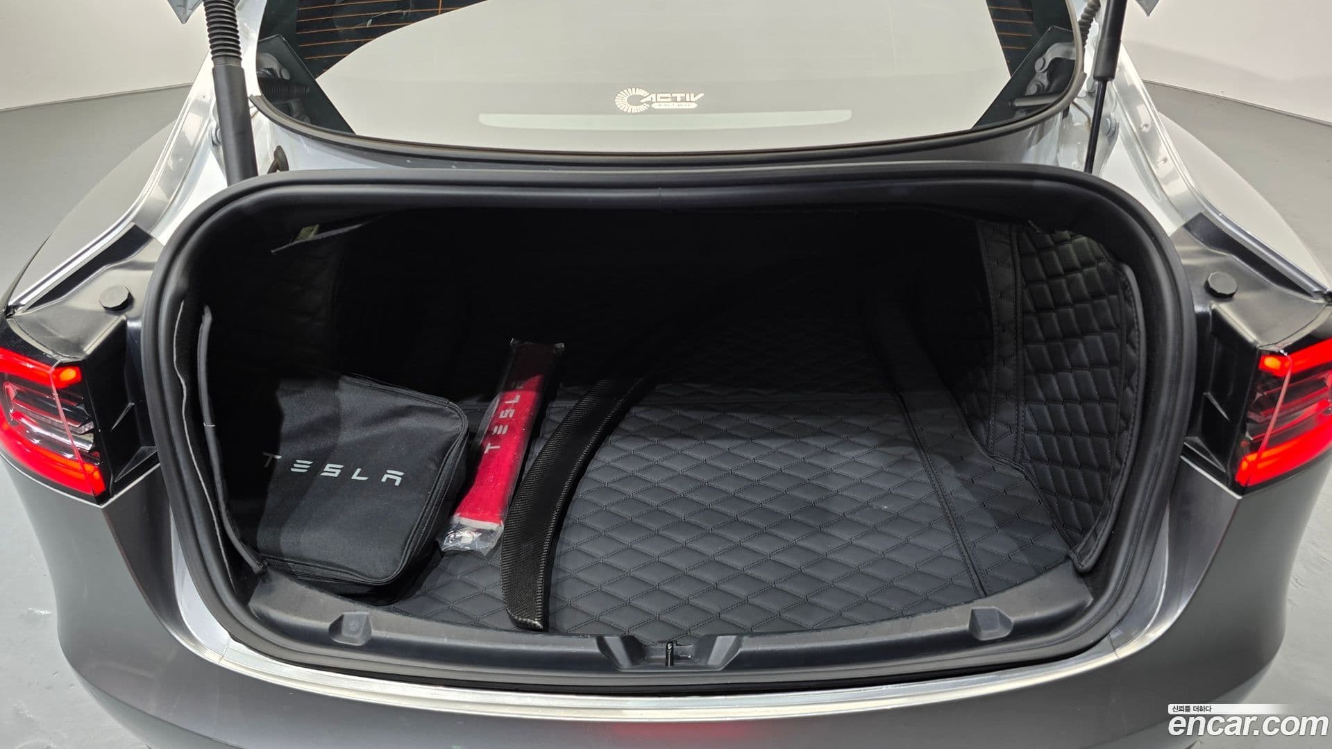 Main__Slider__Photo:Model 3 Tesla 2021.2-19