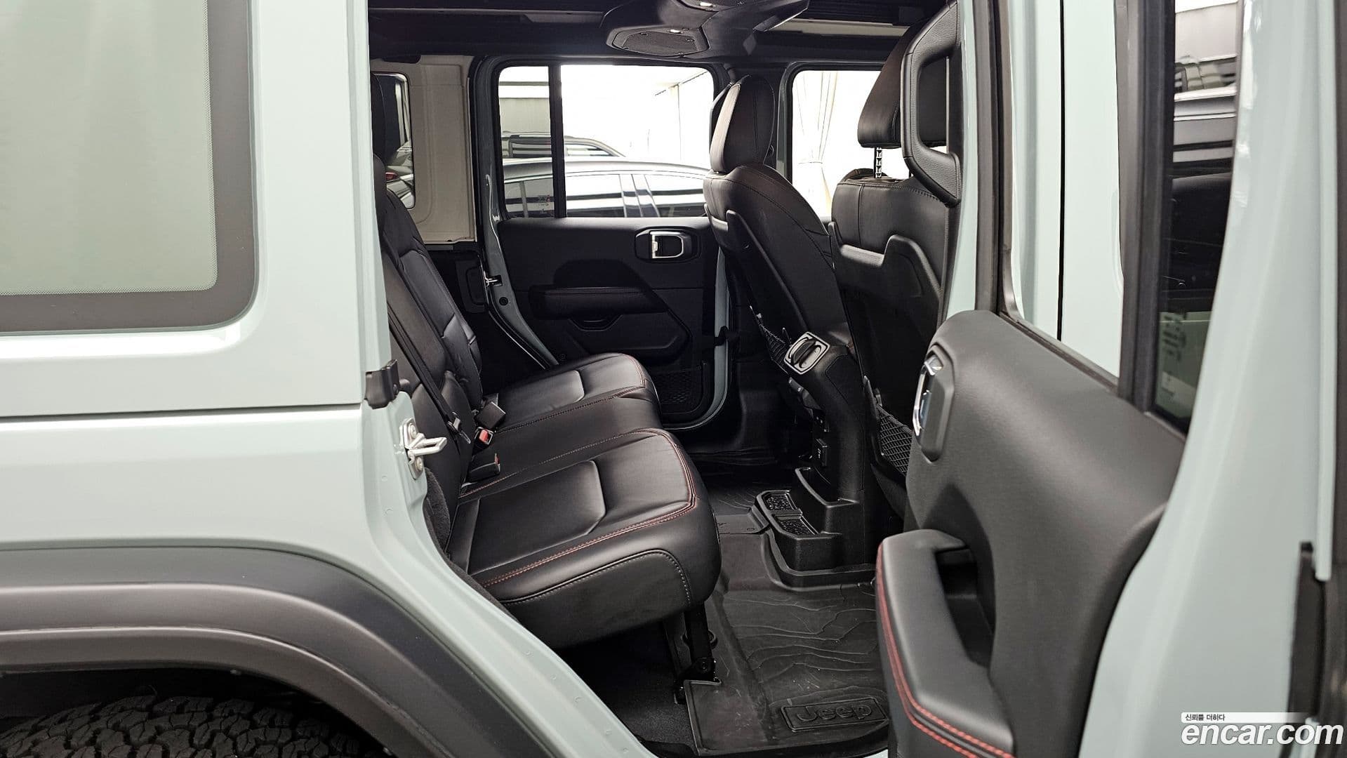 Main__Slider__Photo:Wrangler Jeep 2024.4-11