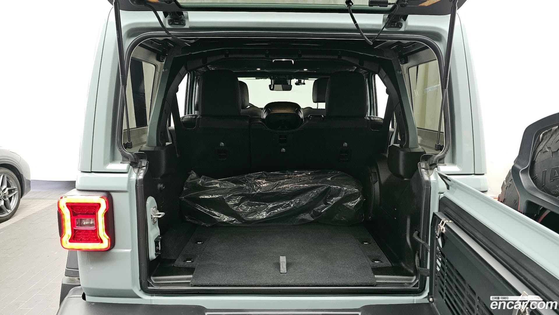 Main__Slider__Photo:Wrangler Jeep 2024.4-19