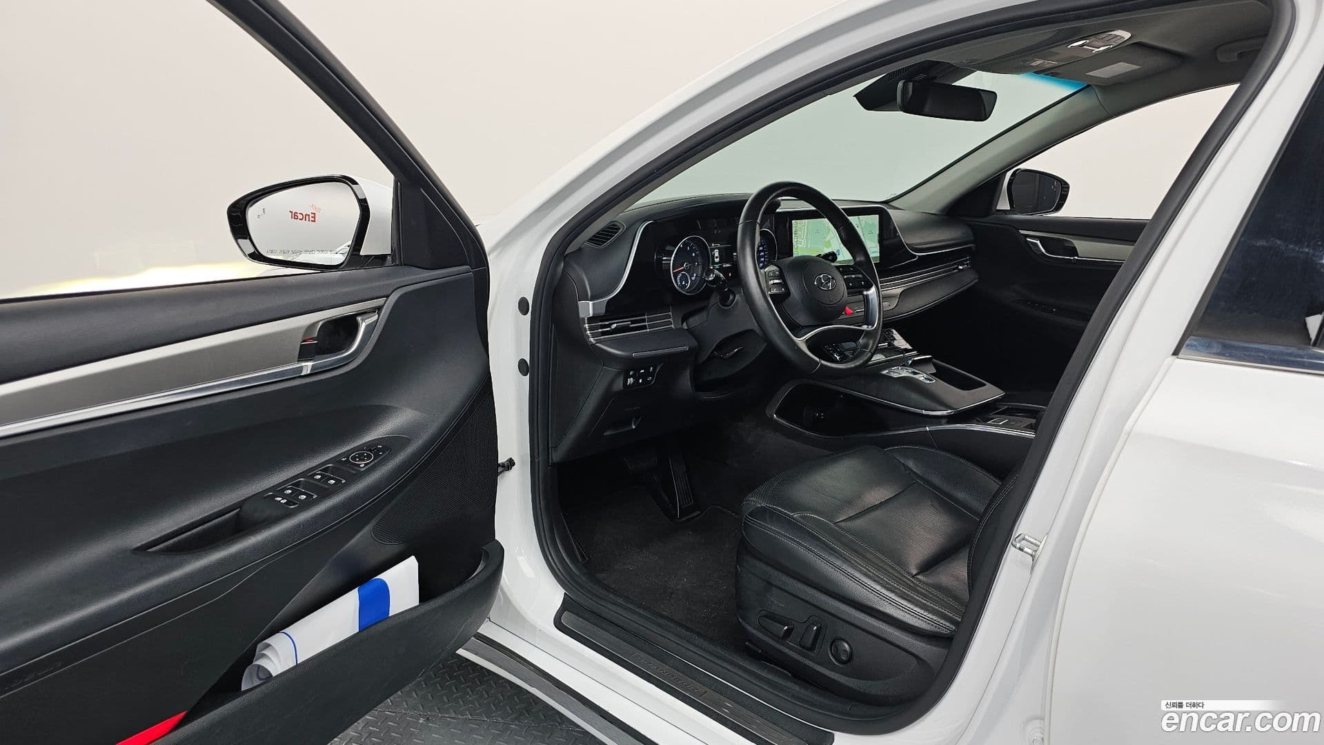 Main__Slider__Photo:Grandeur Hyundai 2022.3-9