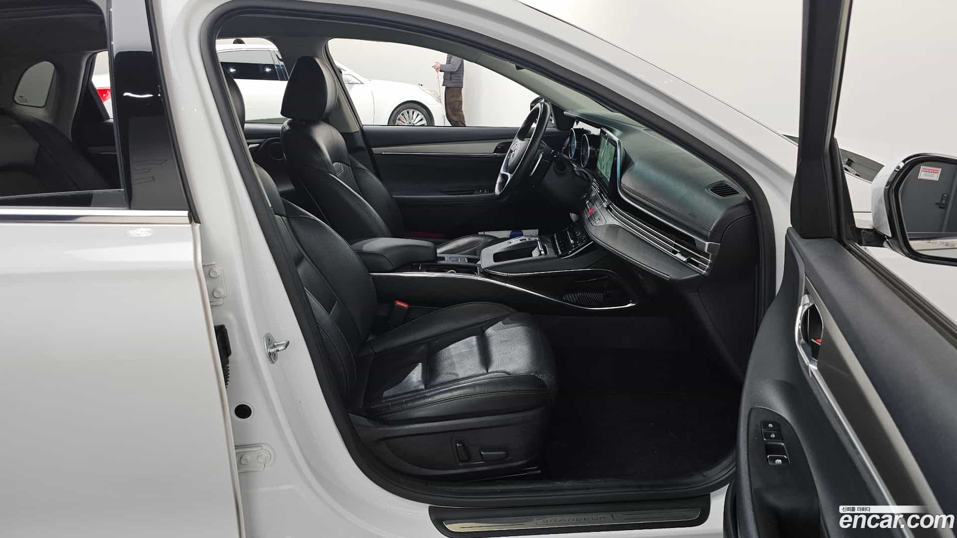 Grandeur Hyundai 2022.3-OPTION-015