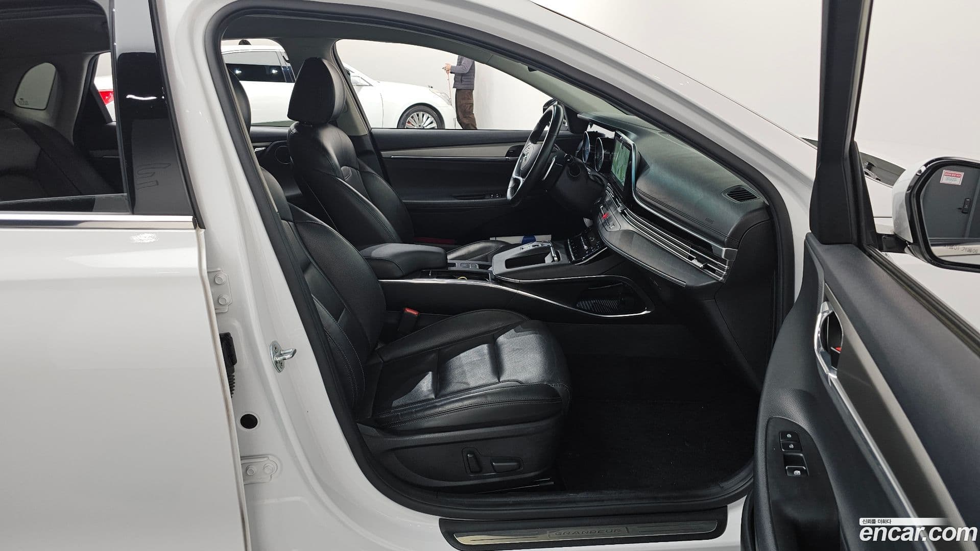 Main__Slider__Photo:Grandeur Hyundai 2022.3-10