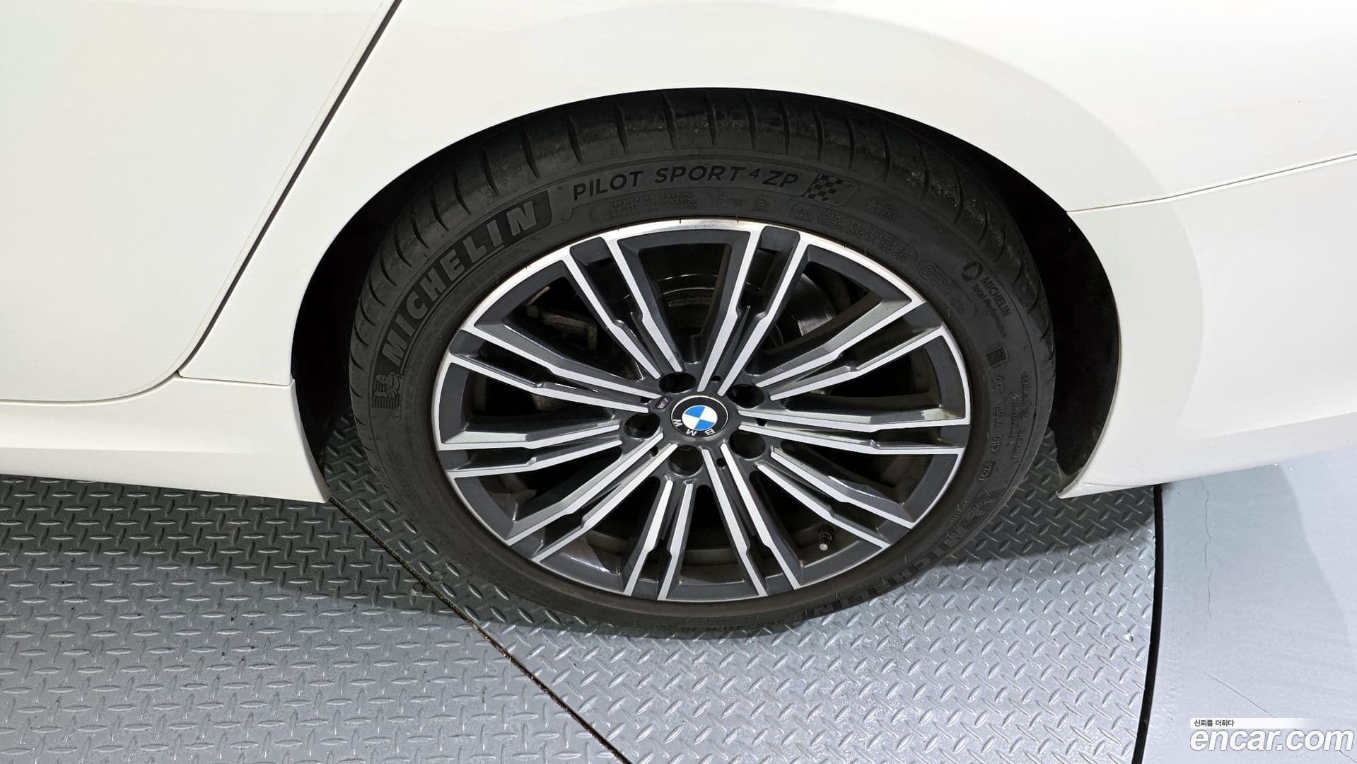 Main__Slider__Photo:3-Series BMW 2021.9-4