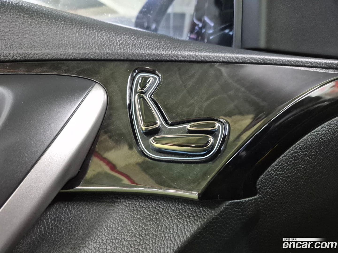 Main__Slider__Photo:Grandeur Hyundai 2013.0-17