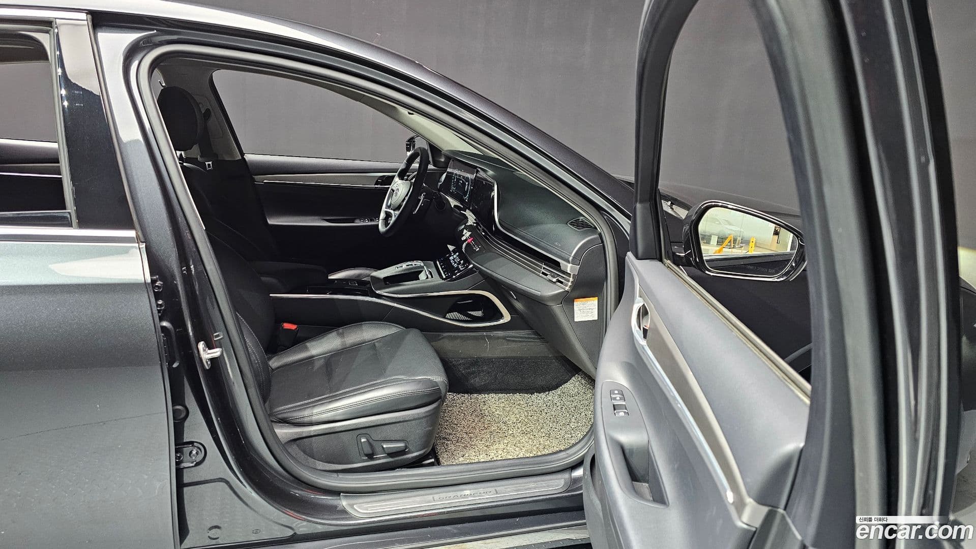 Main__Slider__Photo:Grandeur Hyundai 2022.8-10