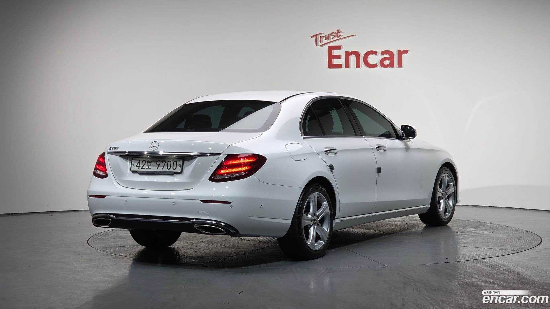 Main__Slider__Photo:E-Class Mercedes-Benz 2017.7-1