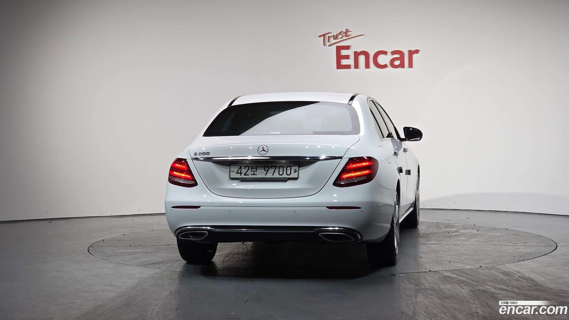 Main__Slider__Photo:E-Class Mercedes-Benz 2017.7-3