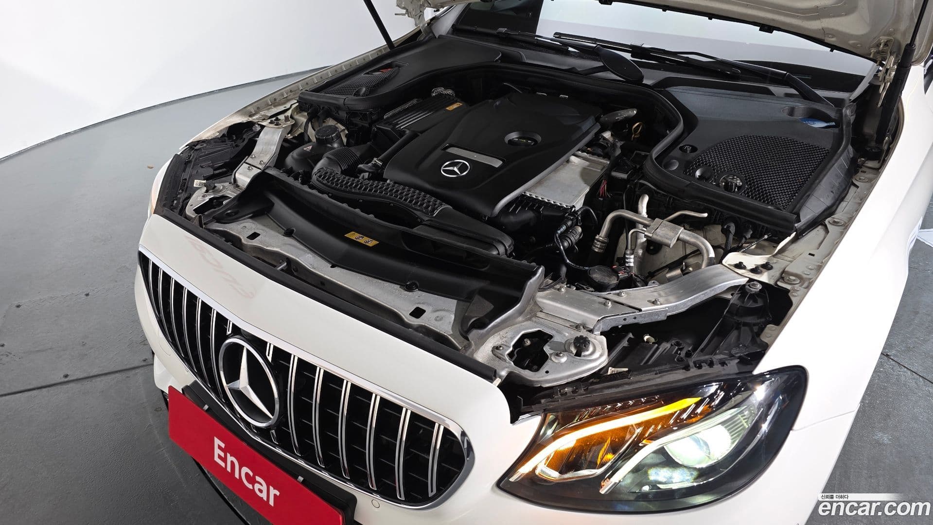 Main__Slider__Photo:E-Class Mercedes-Benz 2017.7-5