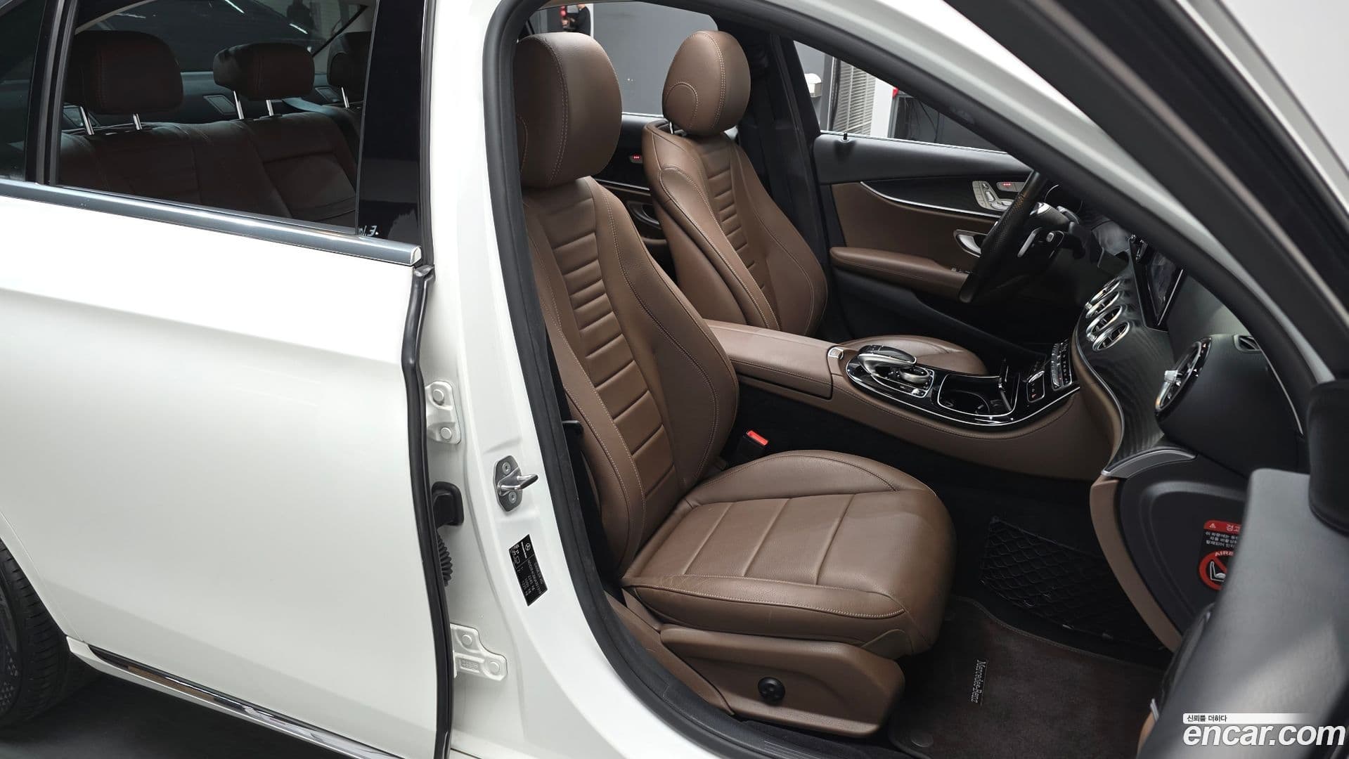 Main__Slider__Photo:E-Class Mercedes-Benz 2017.7-9