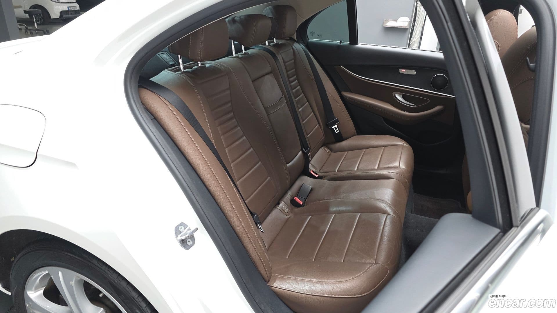 Main__Slider__Photo:E-Class Mercedes-Benz 2017.7-10