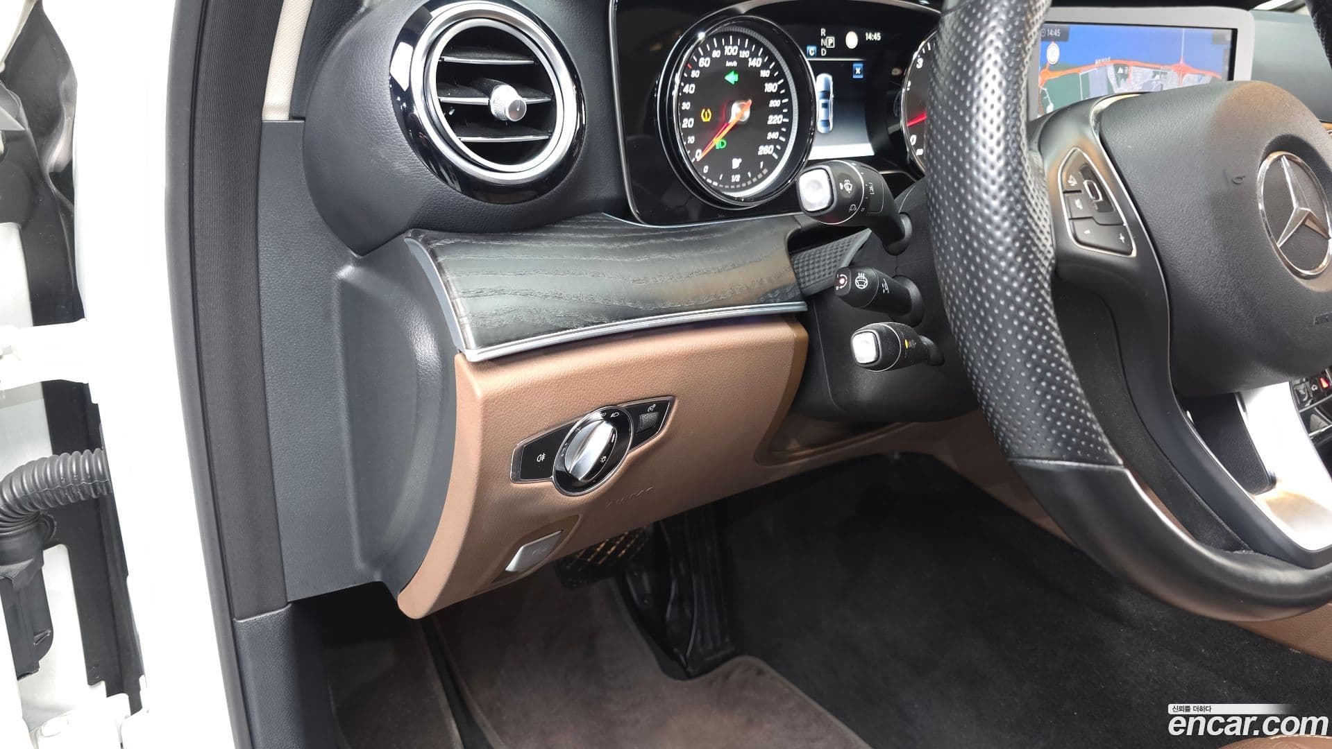 Main__Slider__Photo:E-Class Mercedes-Benz 2017.7-12