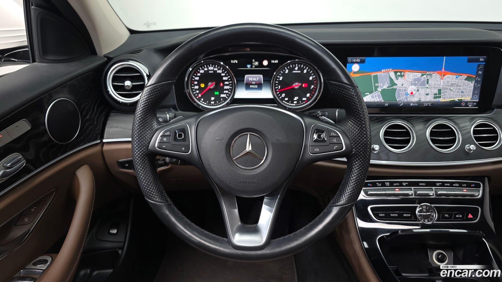 Main__Slider__Photo:E-Class Mercedes-Benz 2017.7-13