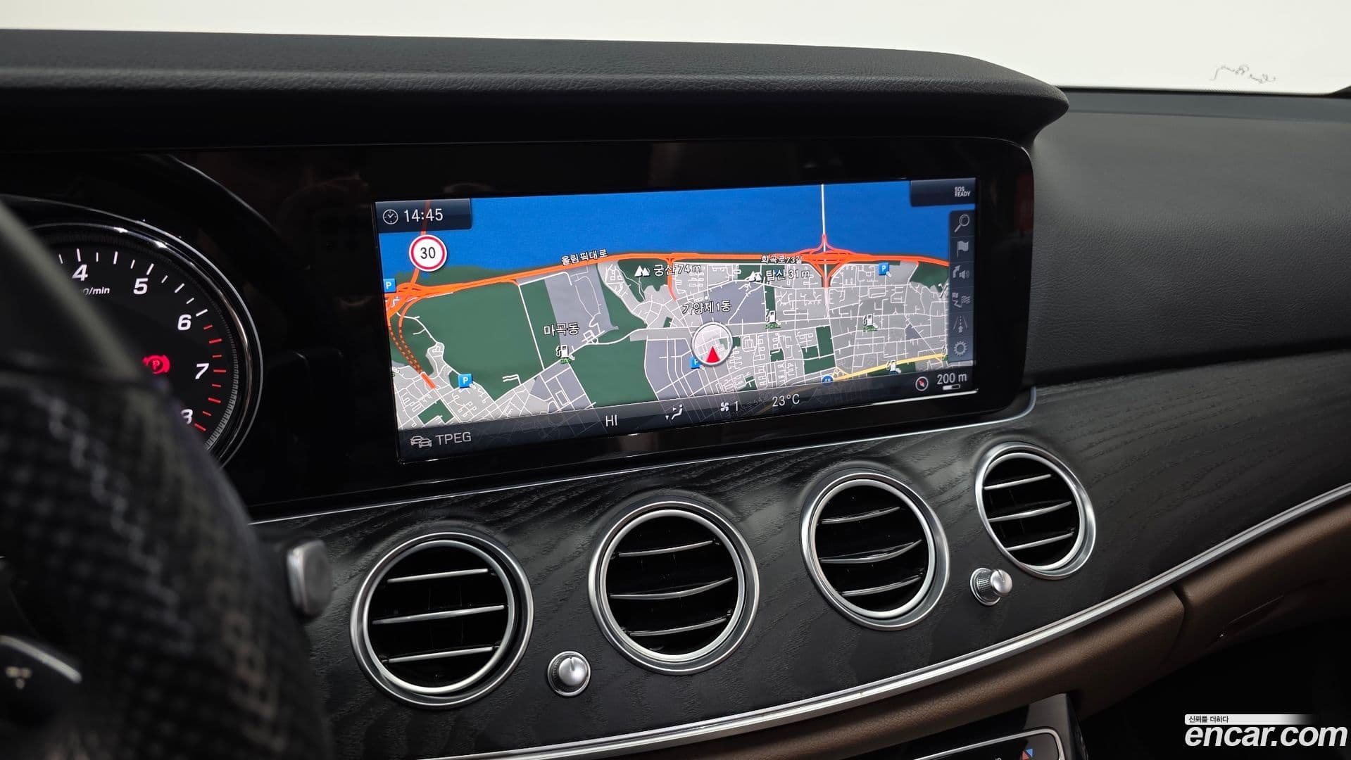 Main__Slider__Photo:E-Class Mercedes-Benz 2017.7-14