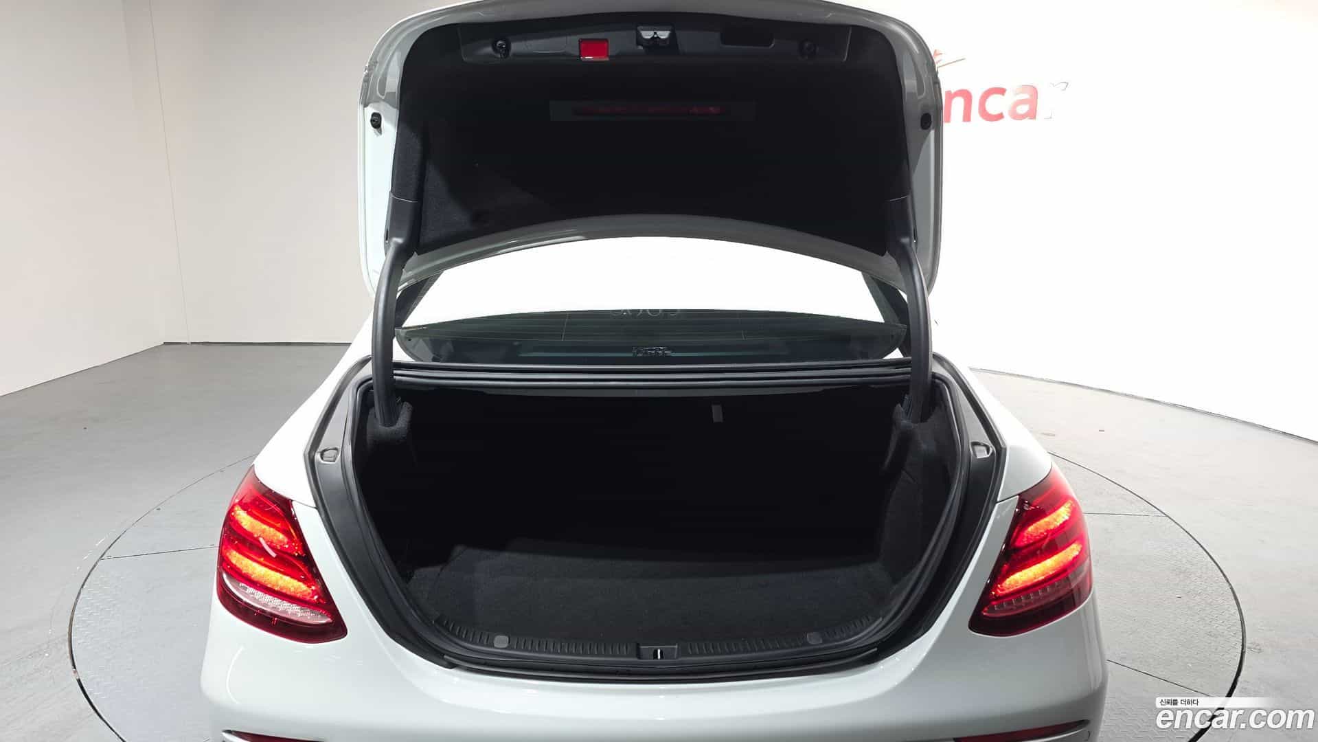 E-Class Mercedes-Benz 2017.7-OPTION-024