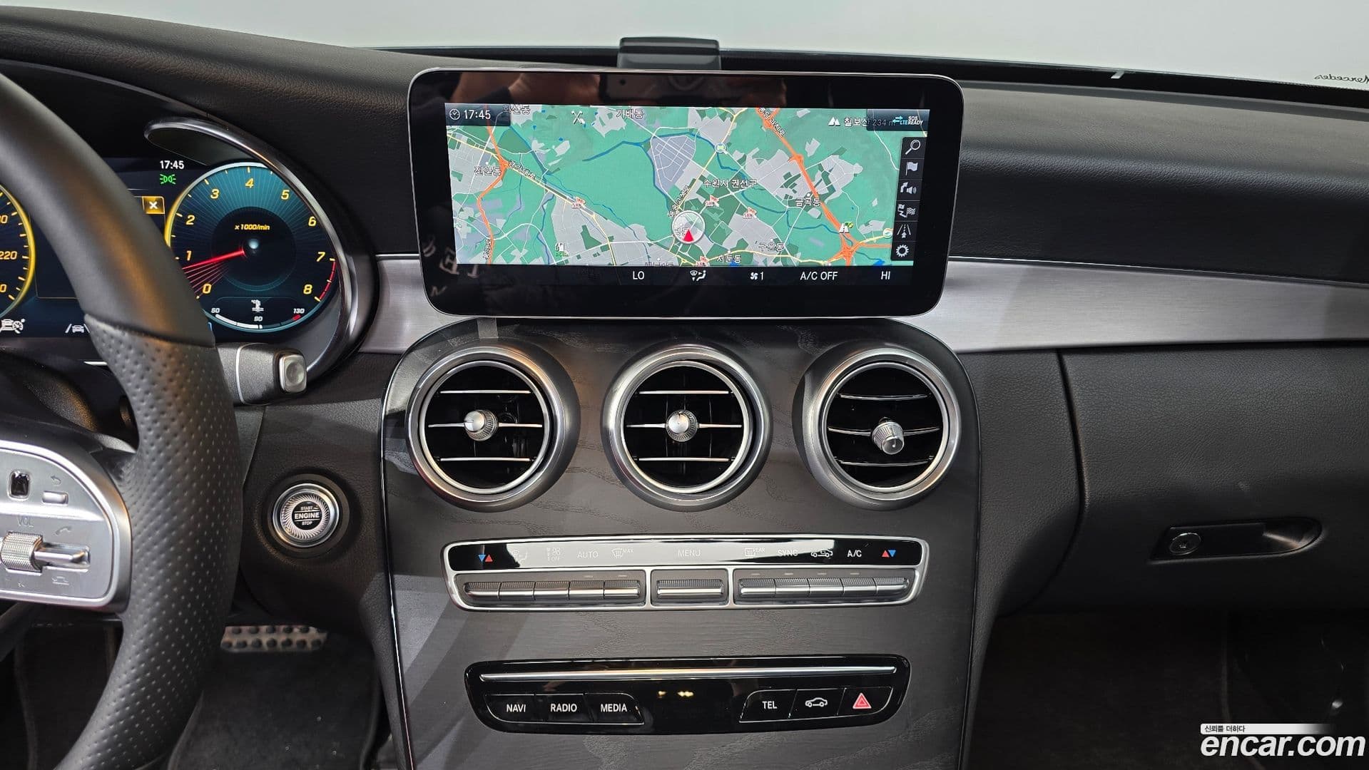 Main__Slider__Photo:C-Class Mercedes-Benz 2020.11-14