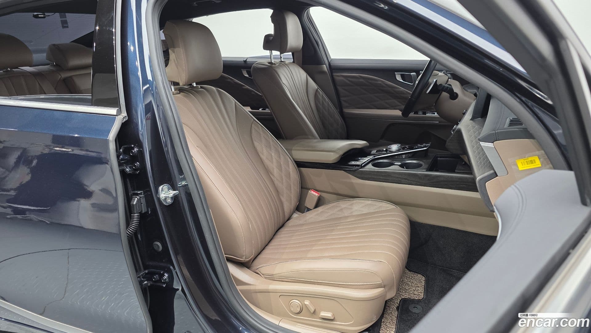 Main__Slider__Photo:K8 Kia 2021.10-9