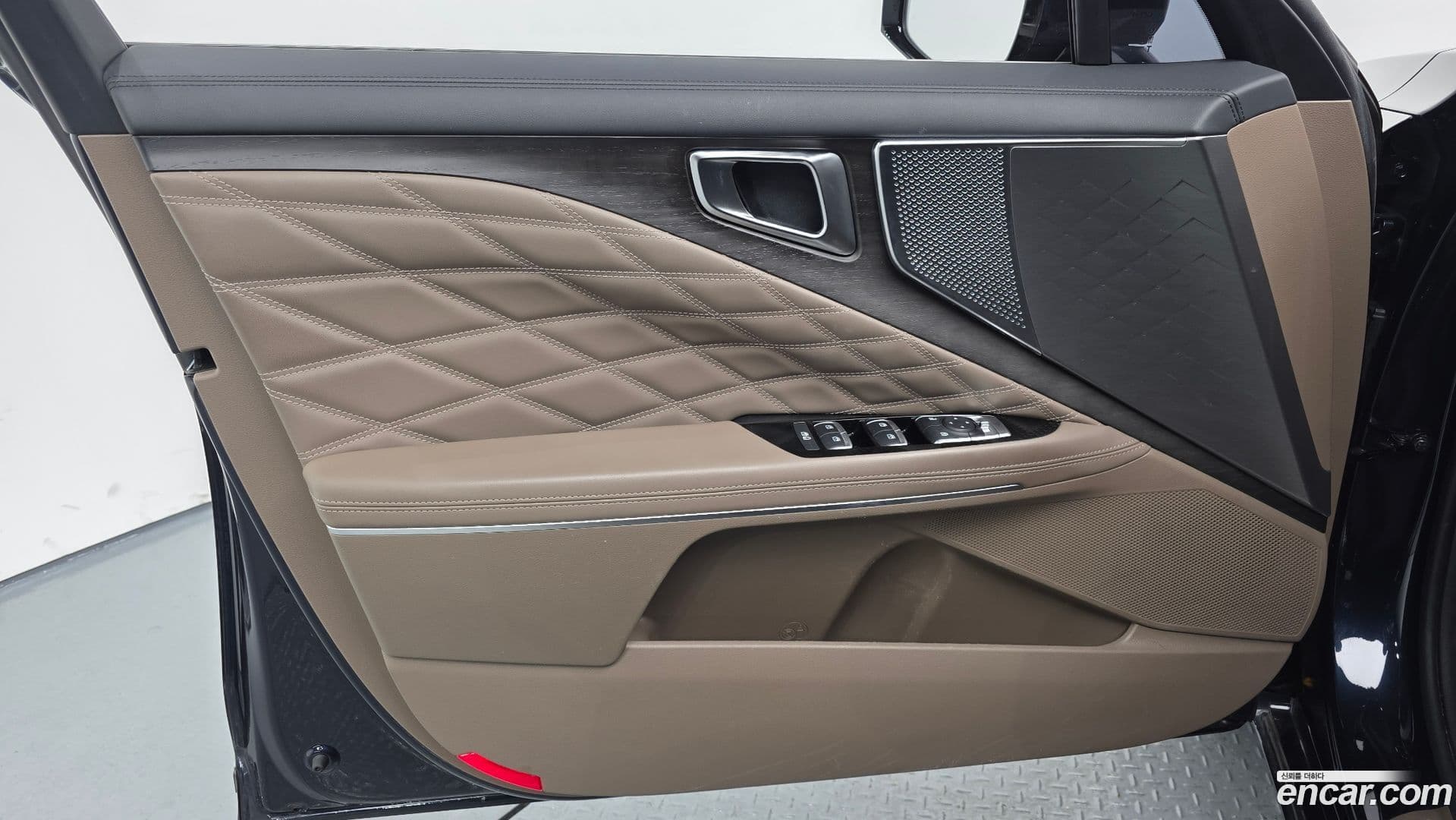 Main__Slider__Photo:K8 Kia 2021.10-15