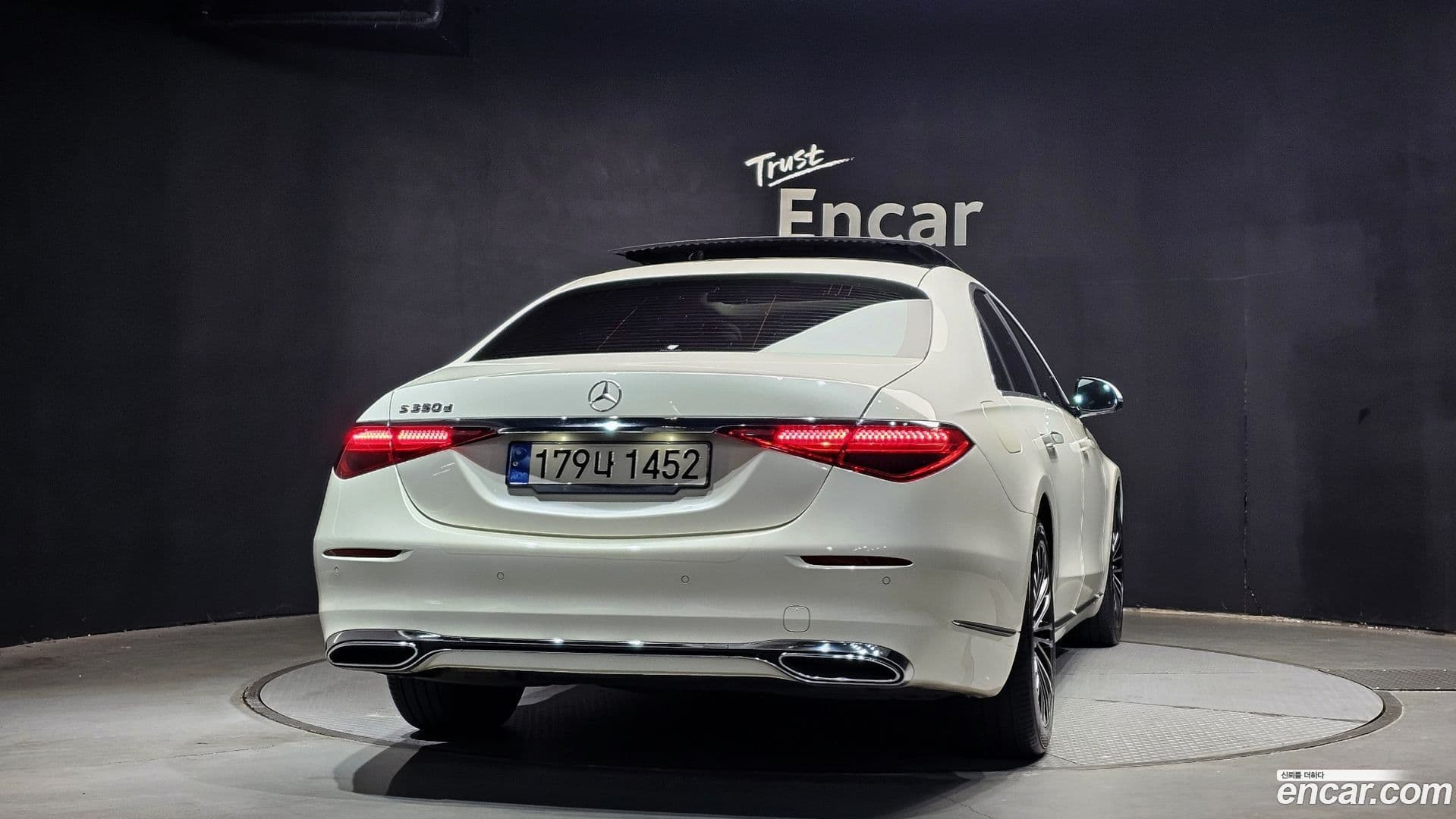 Main__Slider__Photo:S-Class Mercedes-Benz 2022.3-3