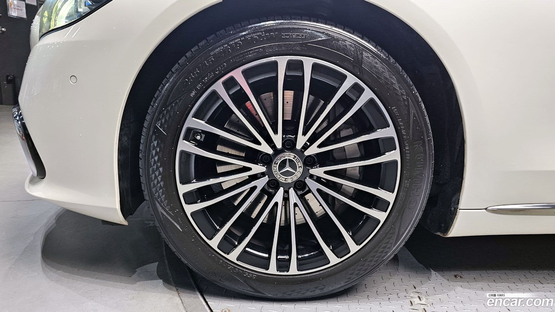 Main__Slider__Photo:S-Class Mercedes-Benz 2022.3-4